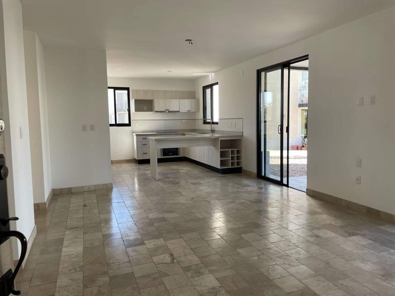 Casa Daniel Residencial La Luminaria — Atascadero (Arcos de San Miguel), San Miguel de Allende — photo 2 — sun-flooded open-concept living space