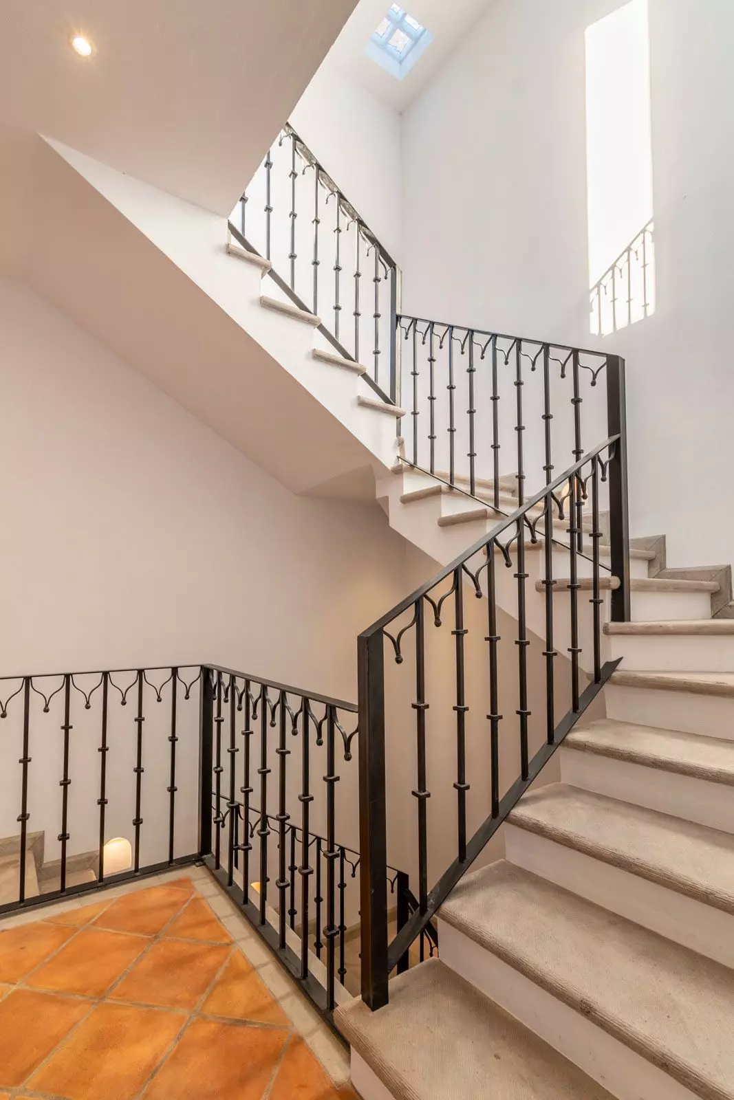 Villa Tamayo — Guadiana, San Miguel de Allende — photo 8 — luminous staircase, artisan ironwork elegance