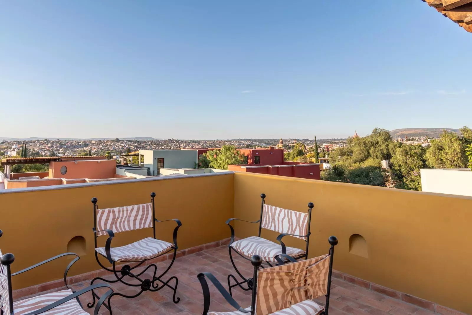 Villa Tamayo — Guadiana, San Miguel de Allende — photo 16 — panoramic rooftop terrace, endless valley views
