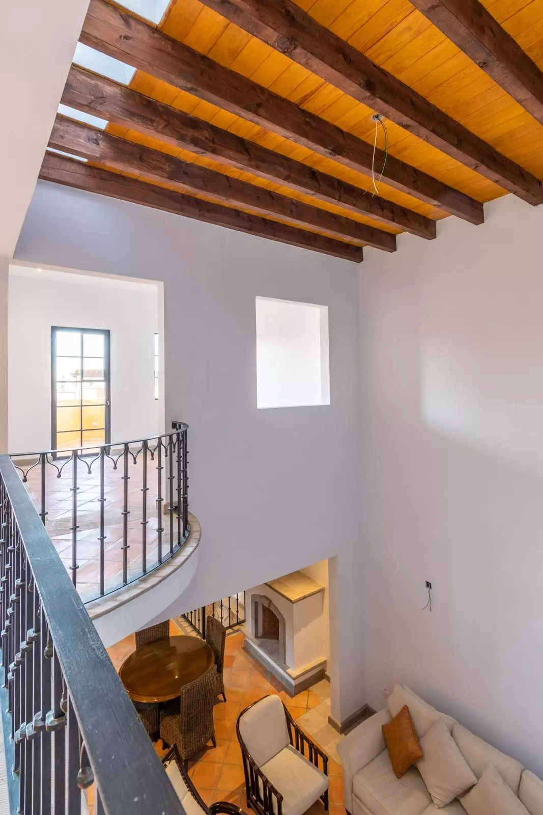 Villa Tamayo — Guadiana, San Miguel de Allende — photo 18 — soaring beams, luminous loft living