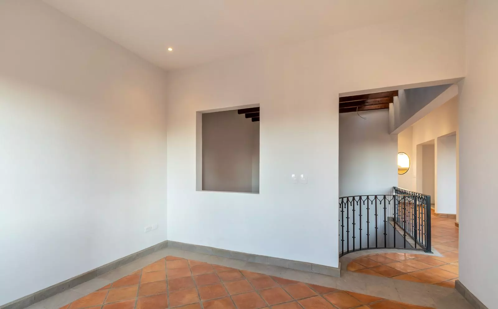 Villa Tamayo — Guadiana, San Miguel de Allende — photo 19 — luminous loft with soaring architectural details