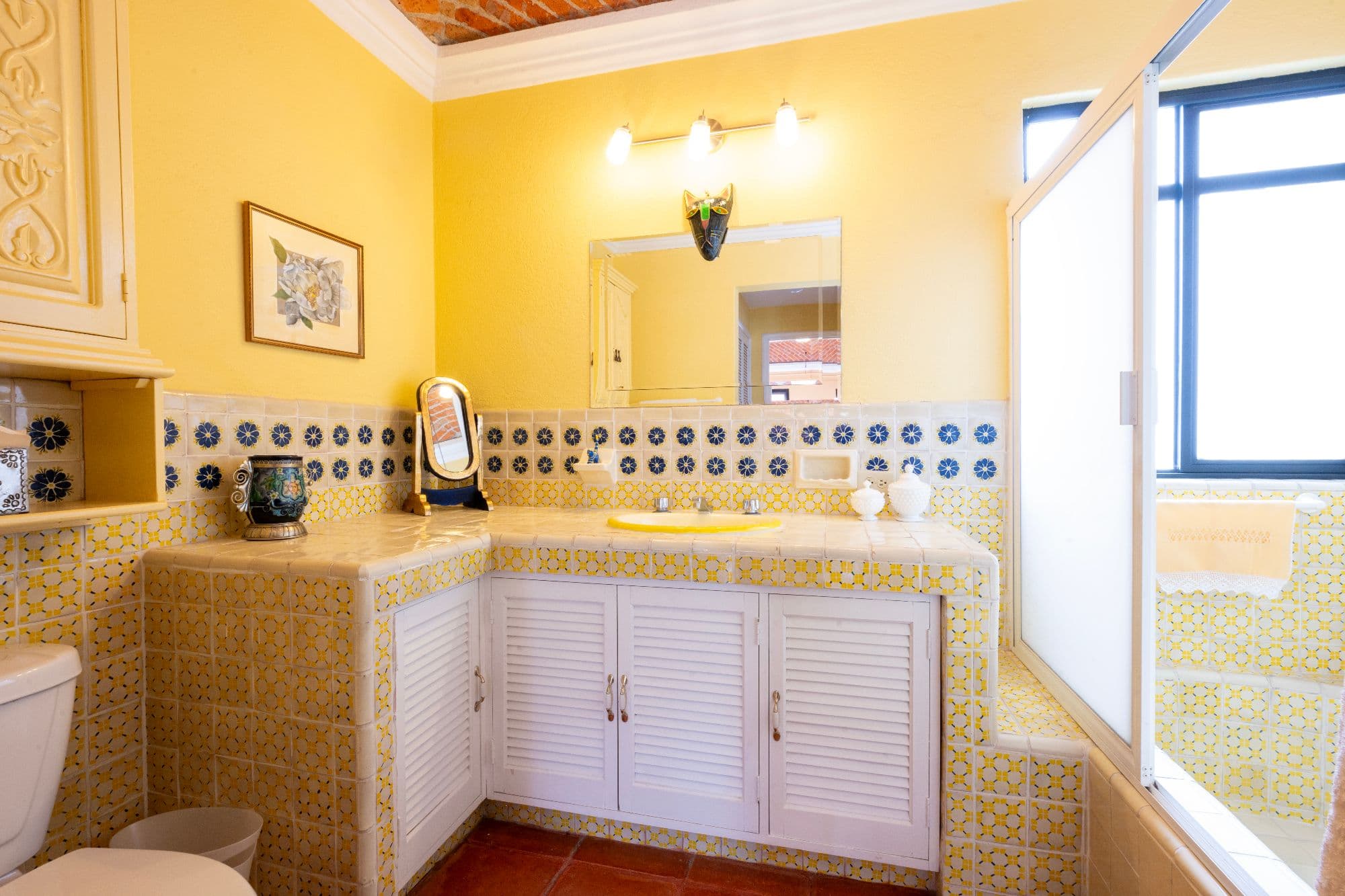 Casa De Las Máscaras — Atascadero (Arcos de San Miguel), San Miguel de Allende — photo 22 — vibrant colonial bathroom, authentic talavera tiles