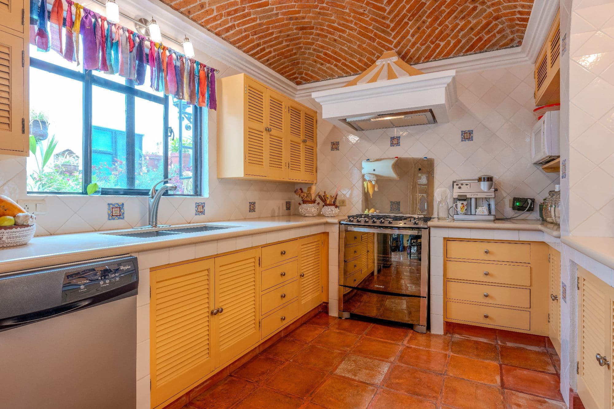Casa De Las Máscaras — Atascadero (Arcos de San Miguel), San Miguel de Allende — photo 10 — charming traditional mexican kitchen, sunlit