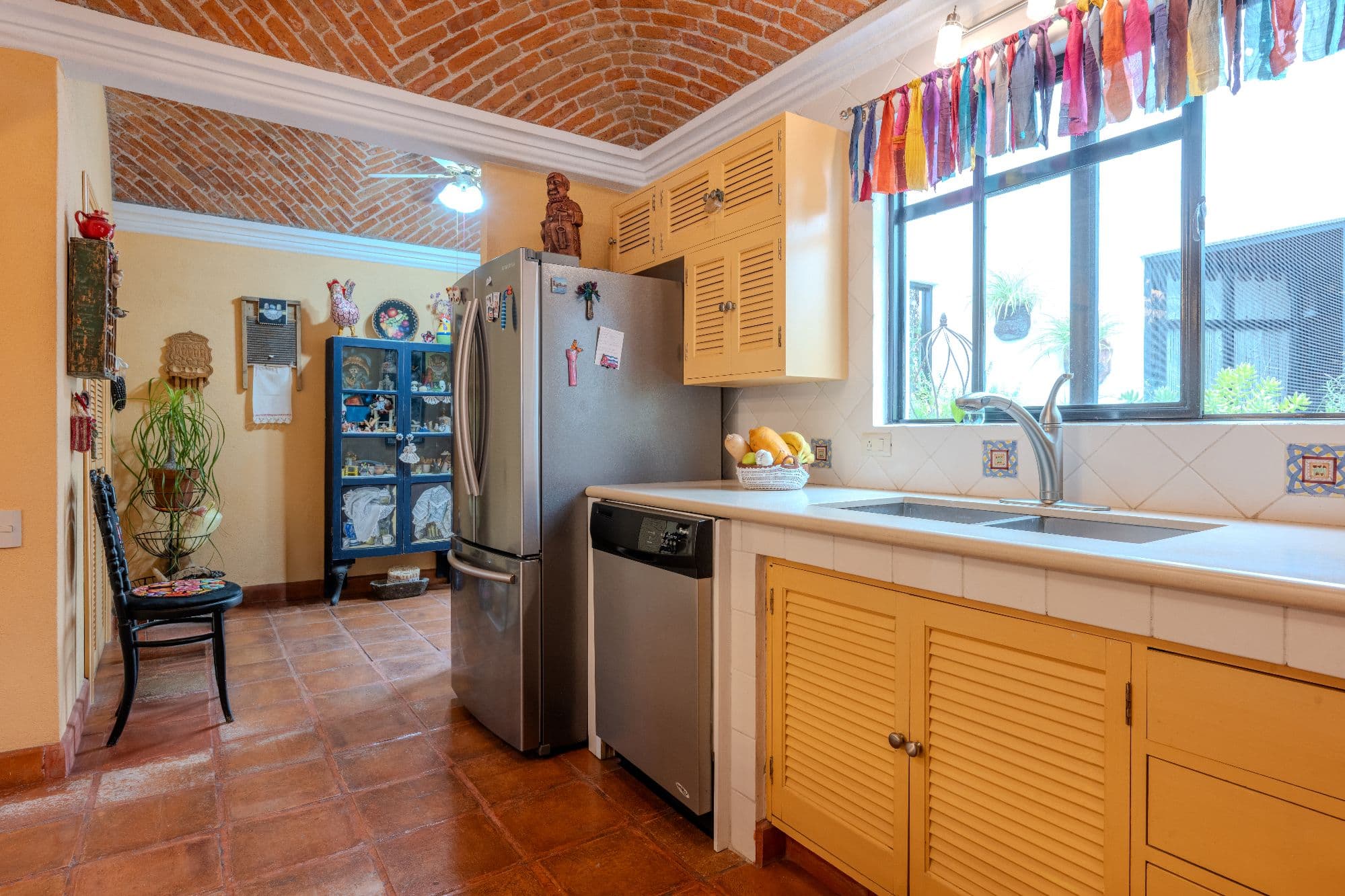 Casa De Las Máscaras — Atascadero (Arcos de San Miguel), San Miguel de Allende — photo 11 — charming traditional kitchen, abundant natural light