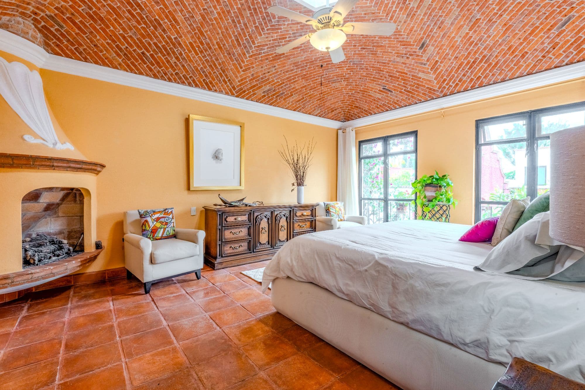 Casa De Las Máscaras — Atascadero (Arcos de San Miguel), San Miguel de Allende — photo 20 — sunlit sanctuary with soaring brick vaults