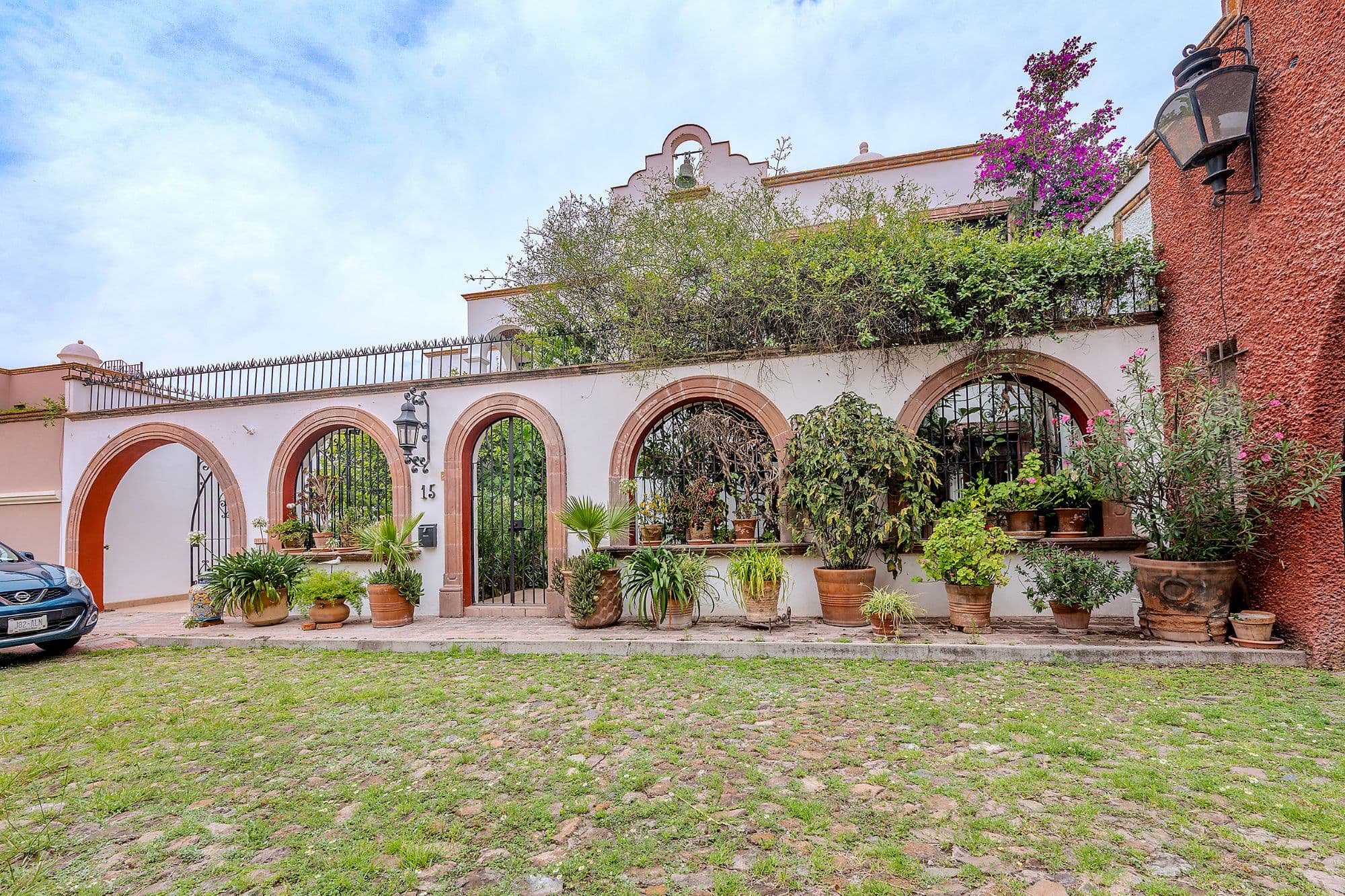 Casa De Las Máscaras — Atascadero (Arcos de San Miguel), San Miguel de Allende — photo 2 — charming colonial courtyard, authentic mexican elegance