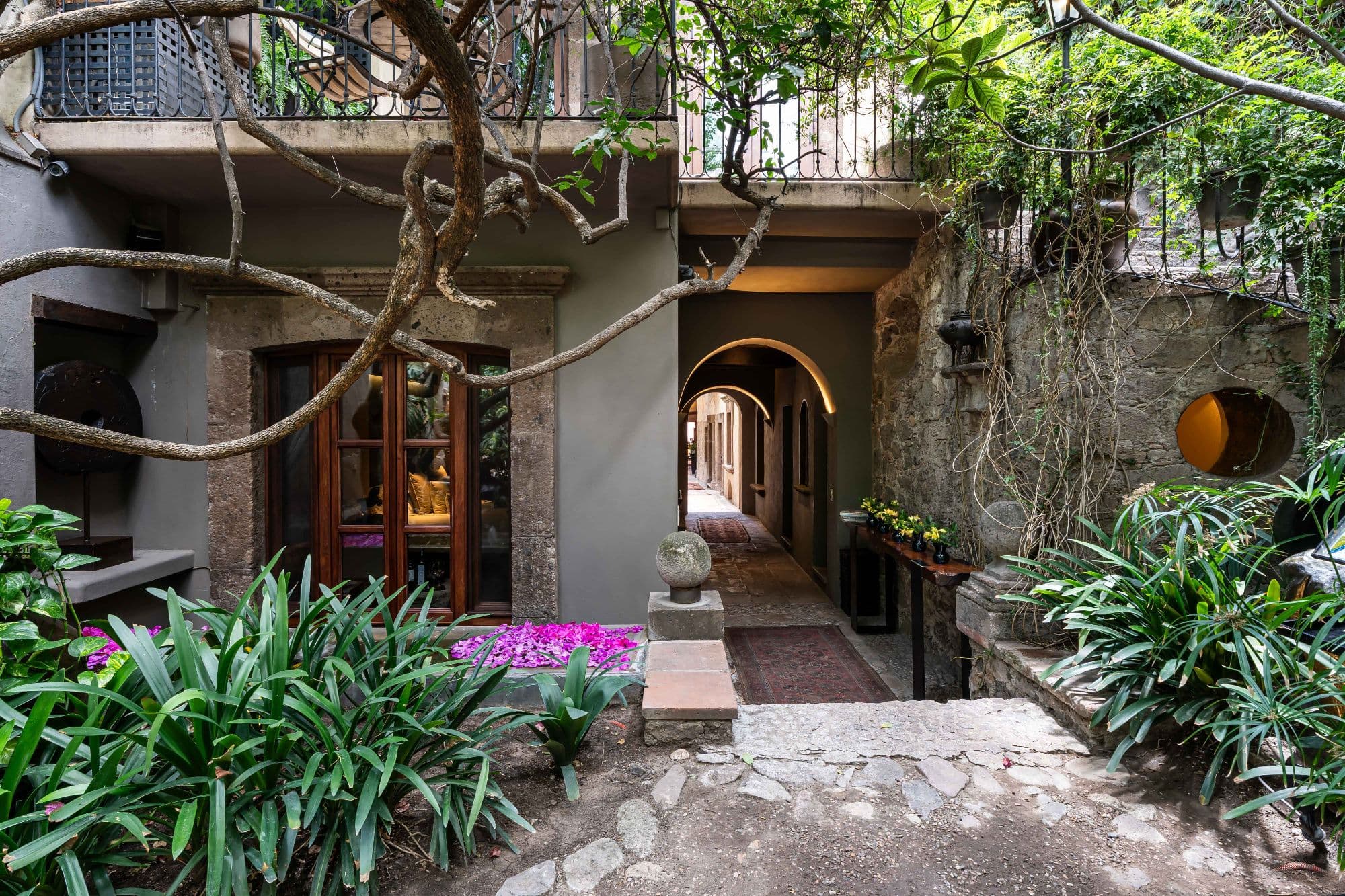 Casa No Name — Centro, San Miguel de Allende — photo 16 — enchanting courtyard, mature gardens, colonial charm