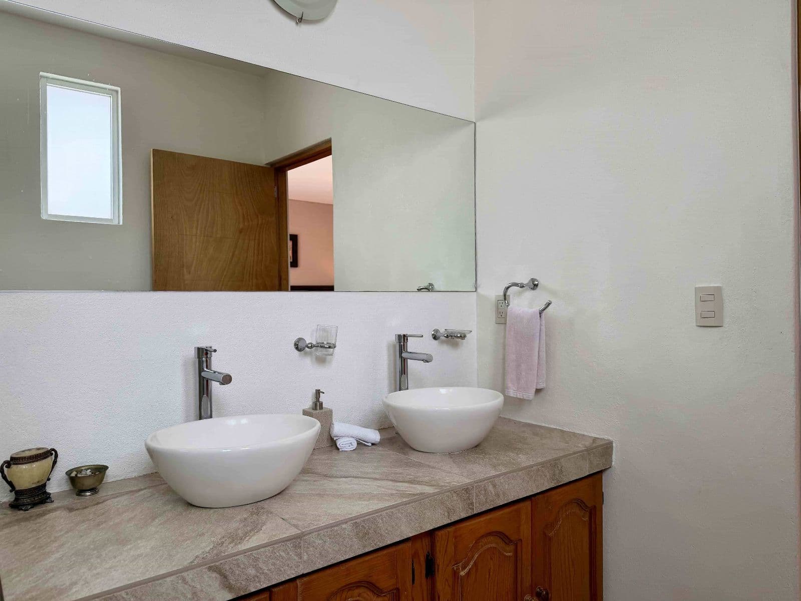 Casa Garzas — Las Brisas, San Miguel de Allende — photo 16 — elegant dual vanity spa bathroom