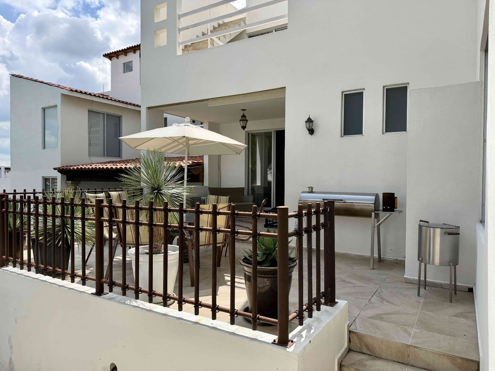 Casa Garzas — Las Brisas, San Miguel de Allende — photo 8 — sophisticated terrace with modern amenities