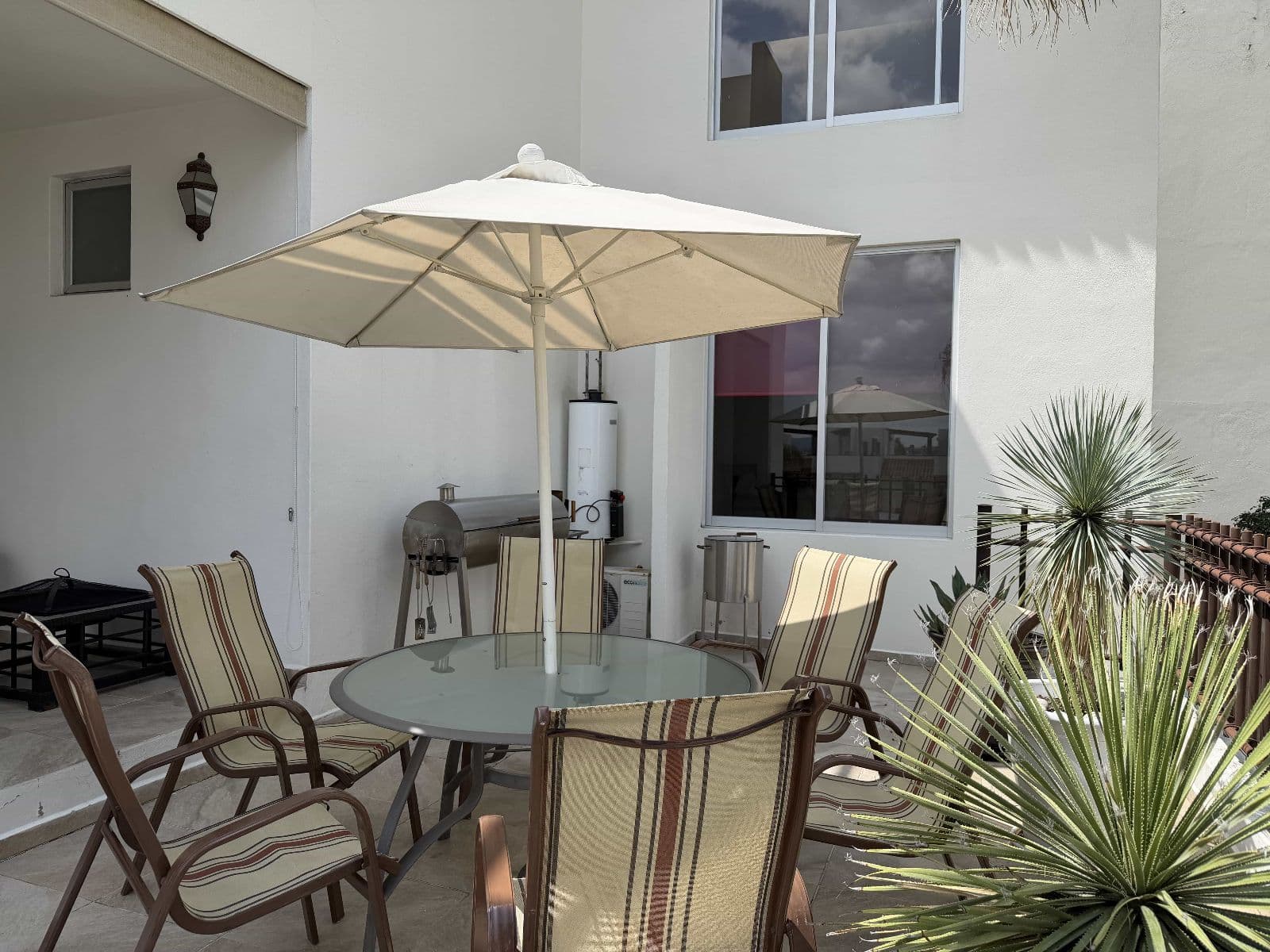 Casa Garzas — Las Brisas, San Miguel de Allende — photo 6 — elegant outdoor entertaining space