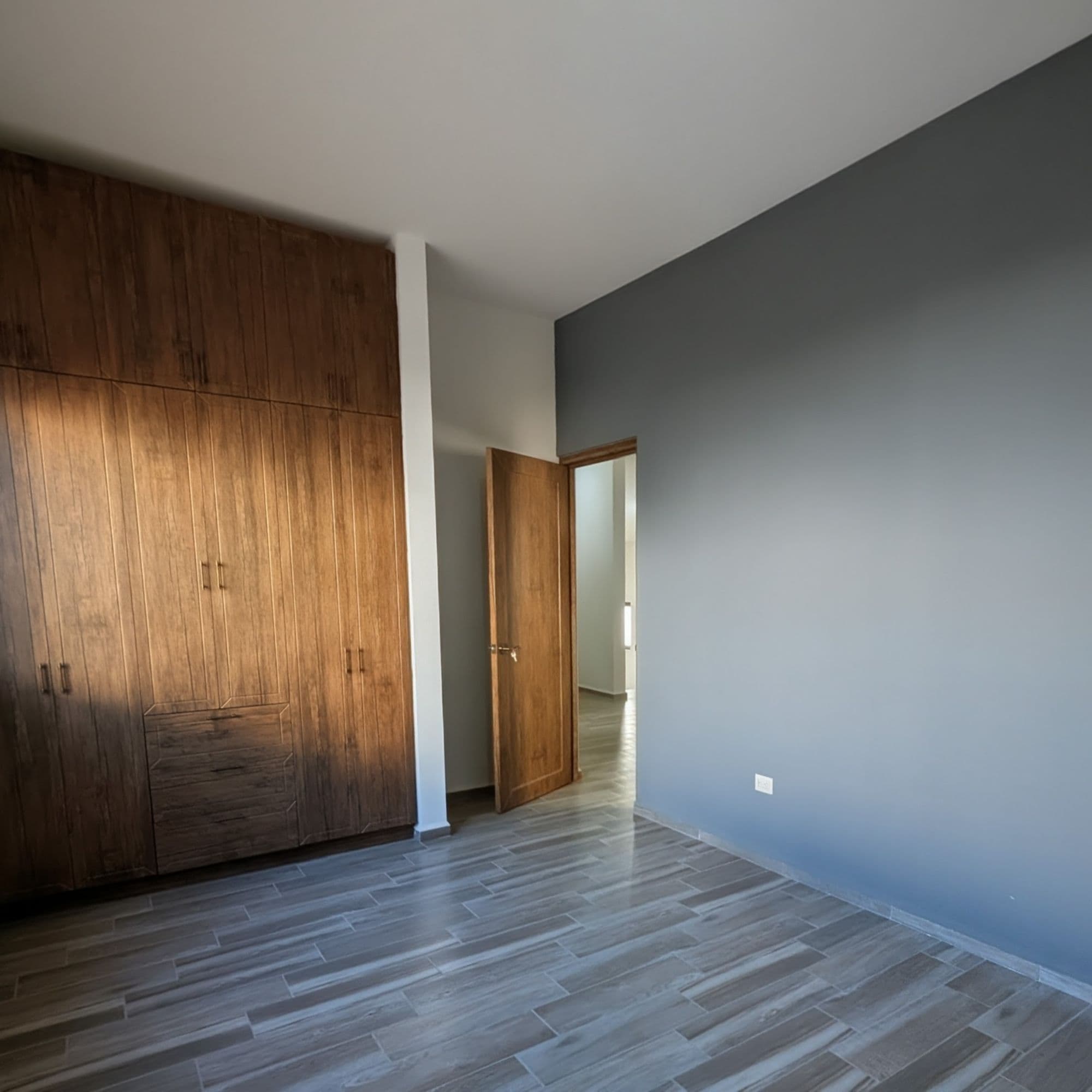 Casa Arcángel — Villa de los Frailes, San Miguel de Allende — photo 5 — spacious master suite with elegant wardrobes