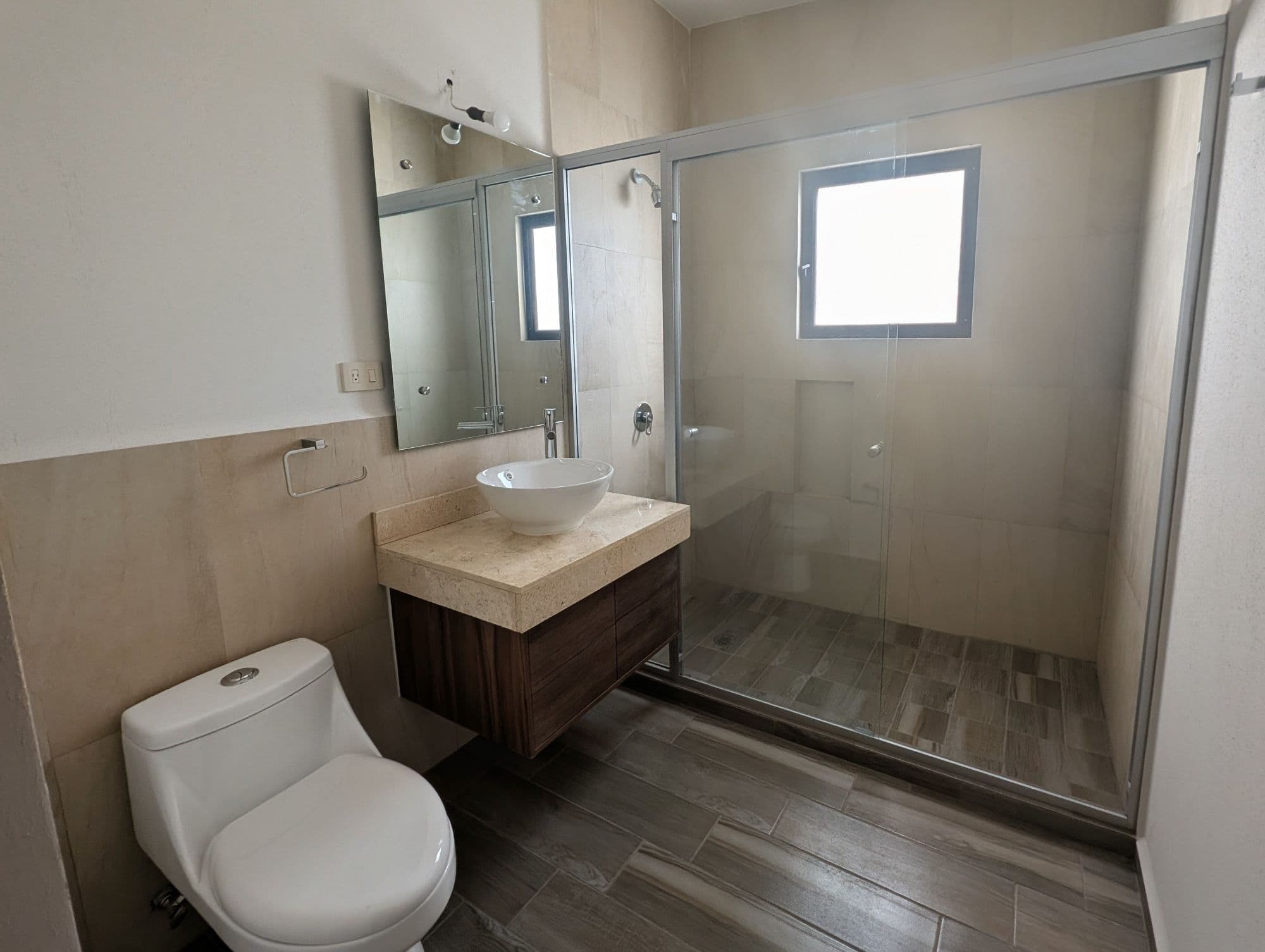 Casa Arcángel — Villa de los Frailes, San Miguel de Allende — photo 7 — contemporary spa-inspired ensuite bathroom