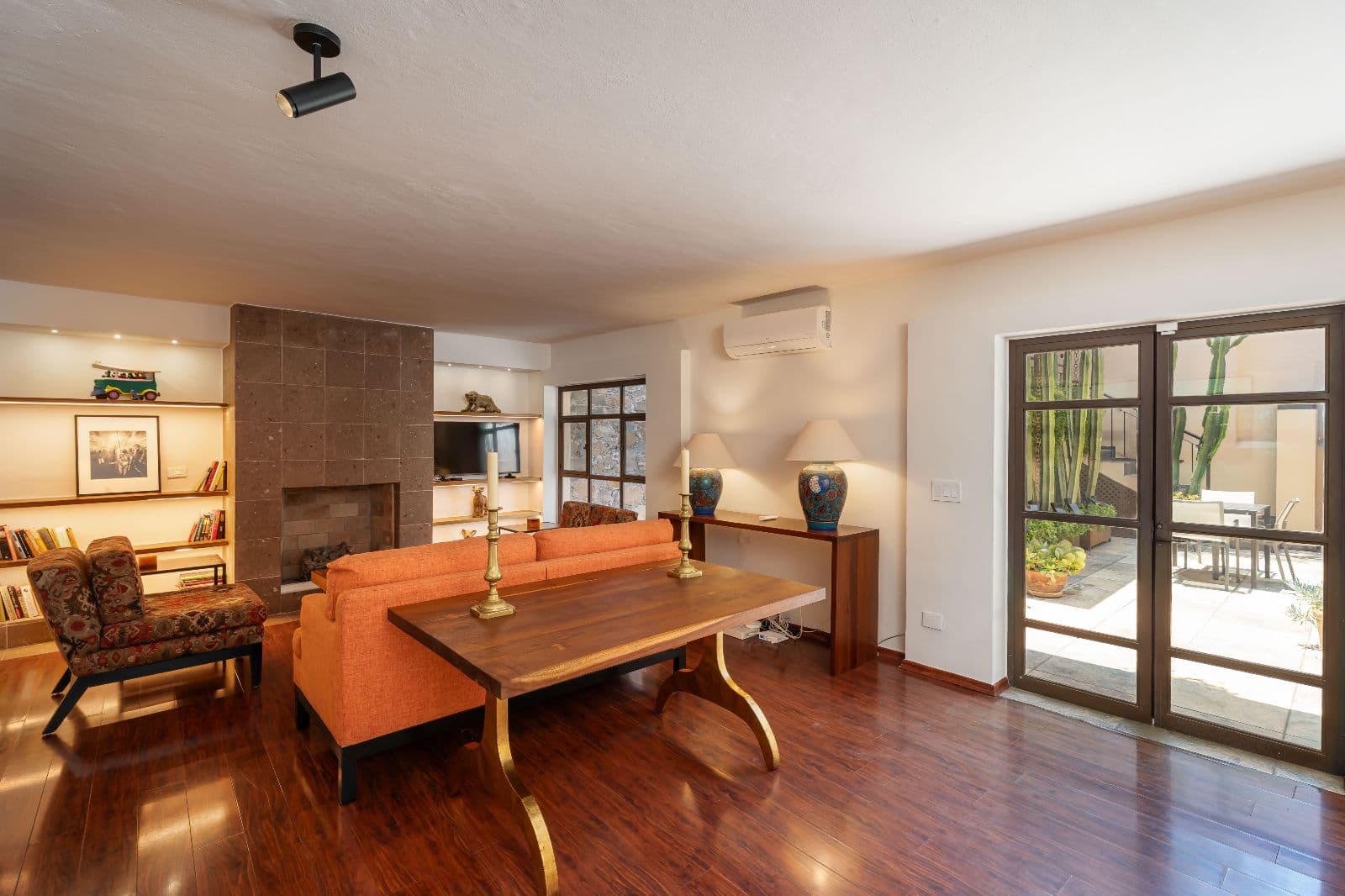 Casa 28 — Centro, San Miguel de Allende — photo 18 — sophisticated living, warm natural light