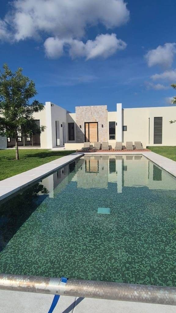 Departamento Lavanda — Zirándaro, San Miguel de Allende — photo 13 — contemporary elegance meets serene poolside luxury