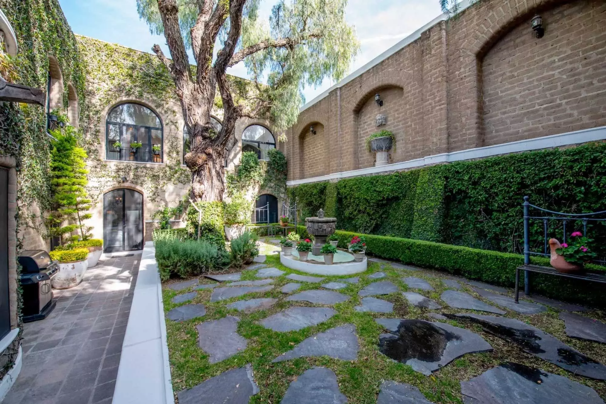 Casa Mi Besito — Atascadero (Arcos de San Miguel), San Miguel de Allende — photo 16 — enchanting courtyard, timeless architectural charm