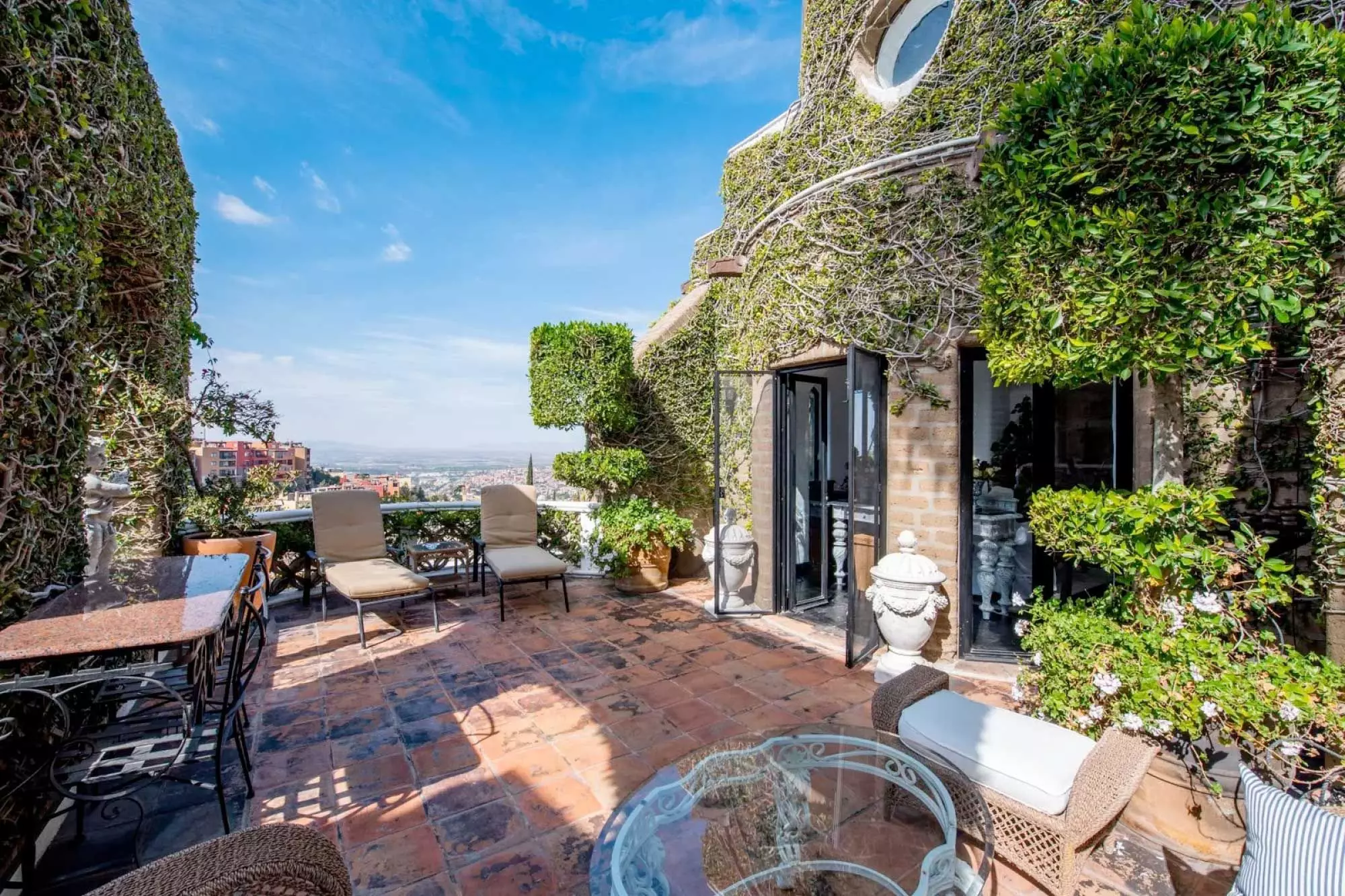 Casa Mi Besito — Atascadero (Arcos de San Miguel), San Miguel de Allende — photo 15 — panoramic views, ivy-draped terrace elegance