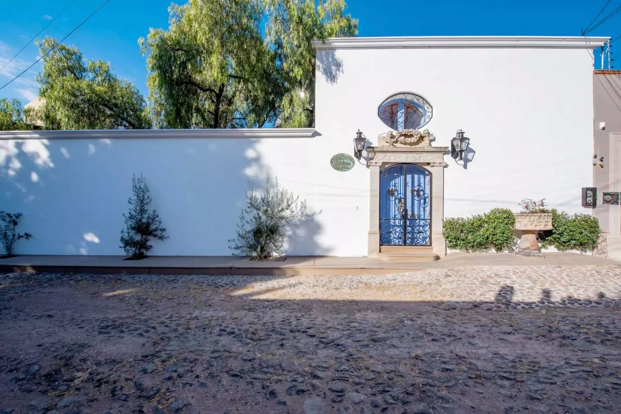 Casa Mi Besito — Atascadero (Arcos de San Miguel), San Miguel de Allende — photo 20 — elegant entrance, timeless colonial charm