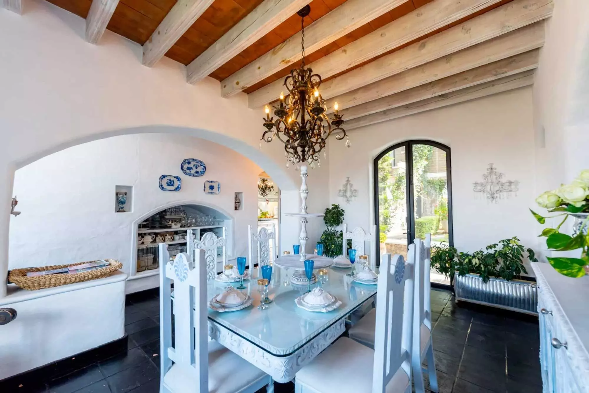 Casa Mi Besito — Atascadero (Arcos de San Miguel), San Miguel de Allende — photo 9 — elegant colonial dining with rustic beams