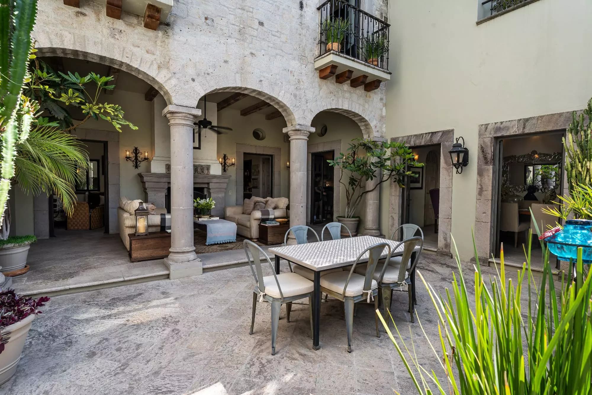 Casa Dos Casas — Guadiana, San Miguel de Allende — photo 13 — charming courtyard with colonial elegance