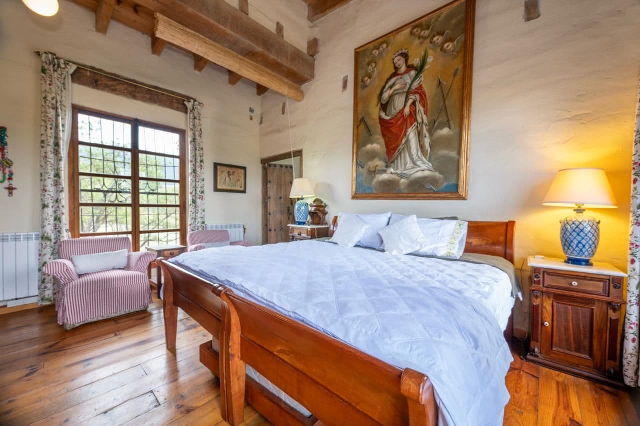 Campo Azul — San Miguel de Allende Centro, San Miguel de Allende — photo 10 — luminous colonial bedroom, authentic charm