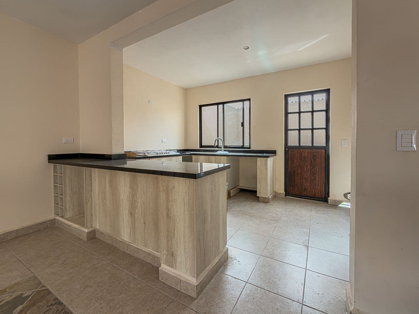 Casa Paulina — Residencial Malanquin la Mesa, San Miguel de Allende — photo 5 — sun-filled kitchen with contemporary finishes