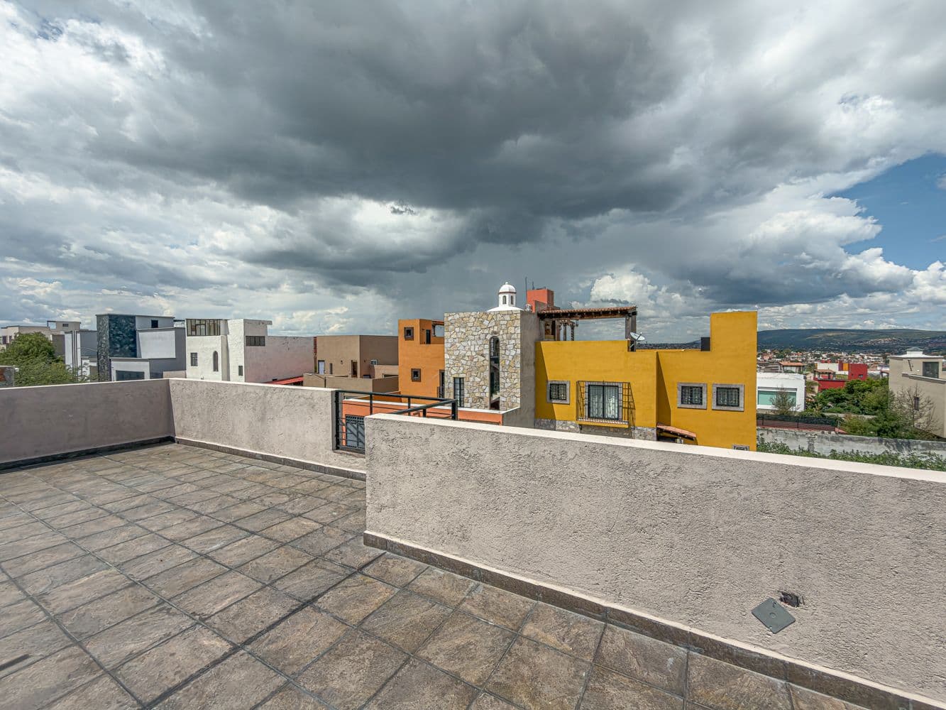 Casa Paulina — Residencial Malanquin la Mesa, San Miguel de Allende — photo 24 — expansive rooftop with panoramic valley views