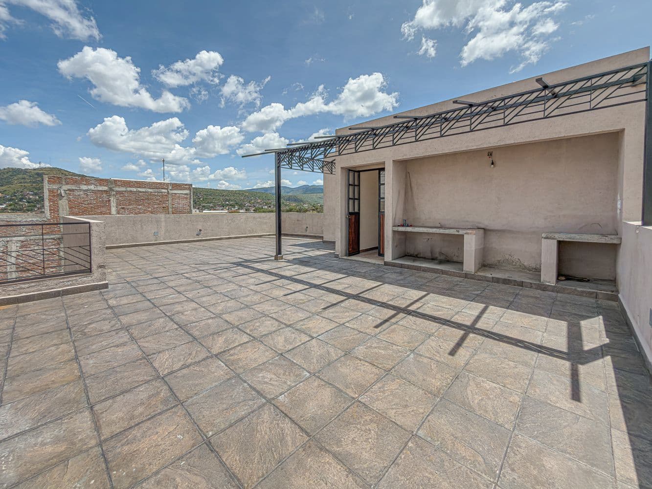 Casa Paulina — Residencial Malanquin la Mesa, San Miguel de Allende — photo 23 — expansive rooftop terrace, panoramic valley views