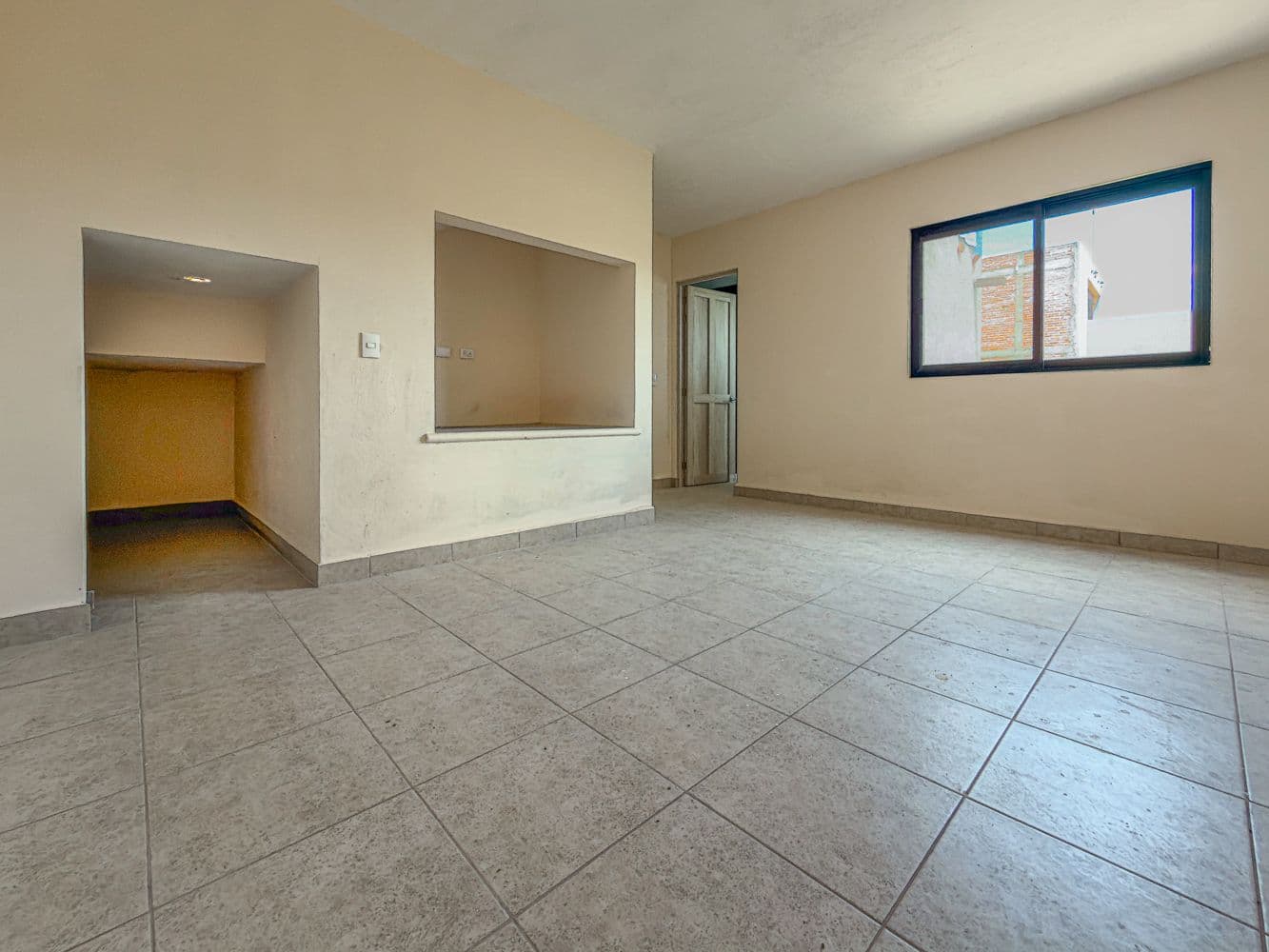 Casa Paulina — Residencial Malanquin la Mesa, San Miguel de Allende — photo 19 — bright, spacious living area awaits renovation