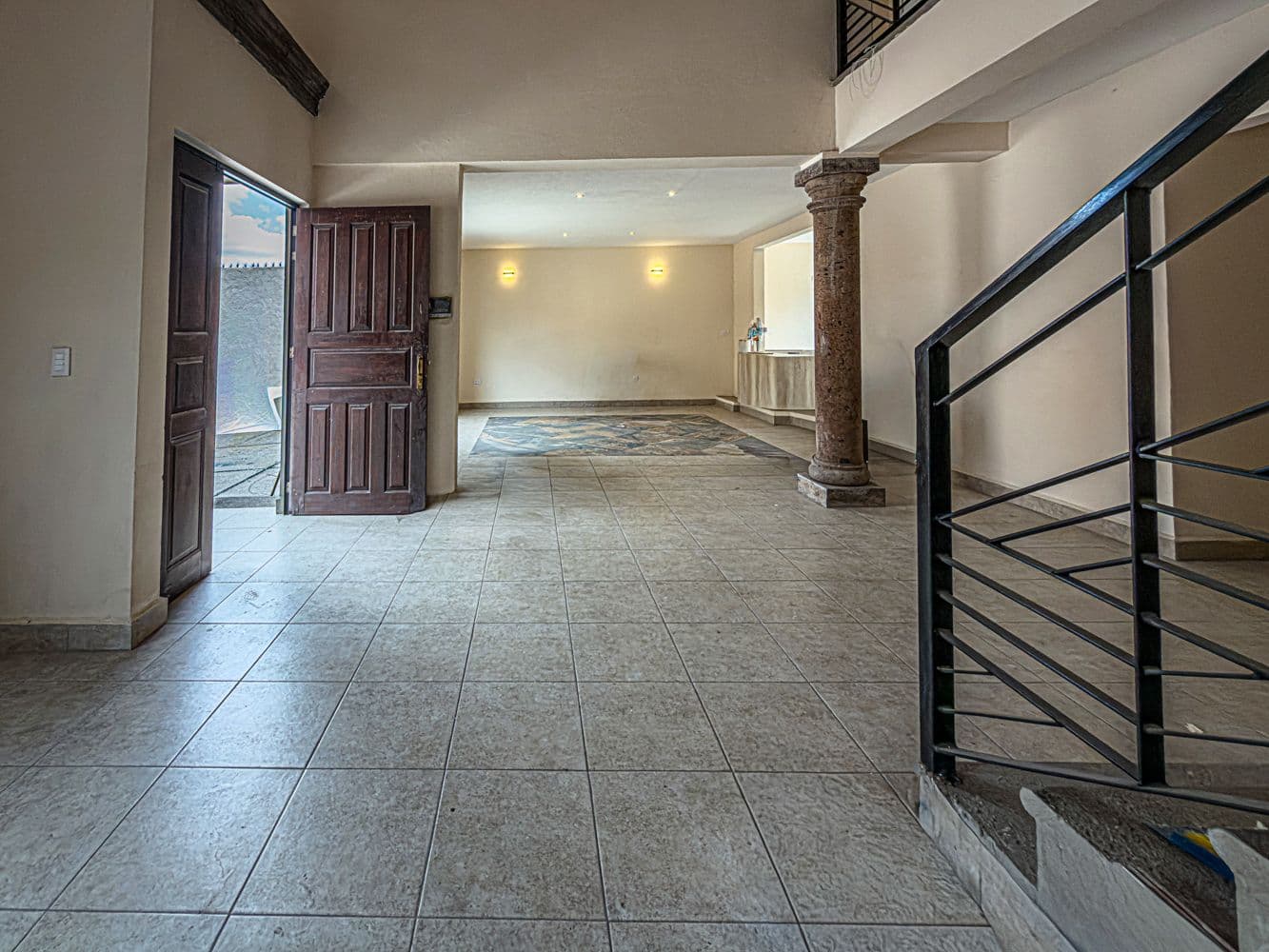 Casa Paulina — Residencial Malanquin la Mesa, San Miguel de Allende — photo 4 — spacious gallery showcasing colonial charm