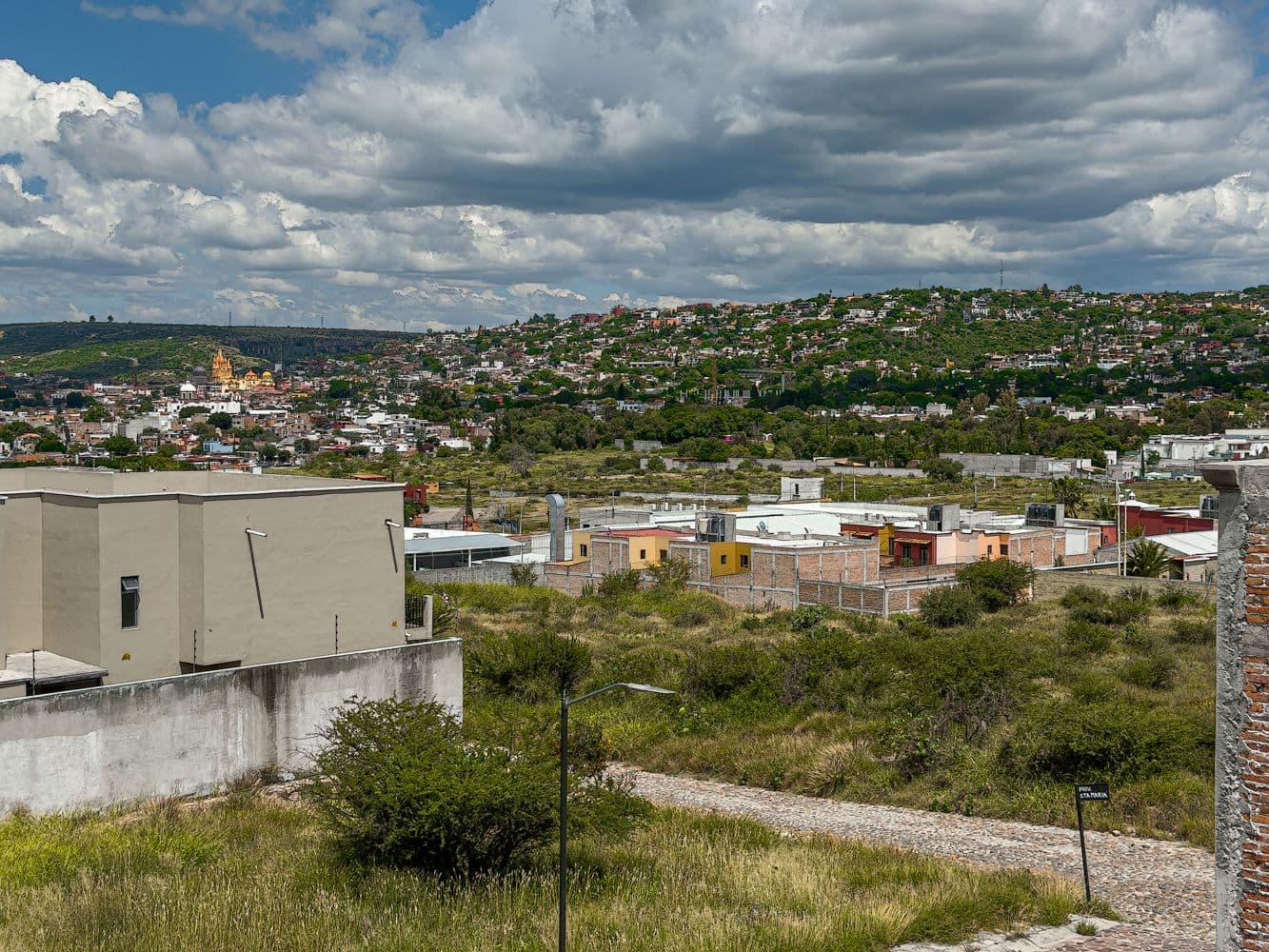 Casa Paulina — Residencial Malanquin la Mesa, San Miguel de Allende — photo 26 — panoramic hillside vistas, architectural potential