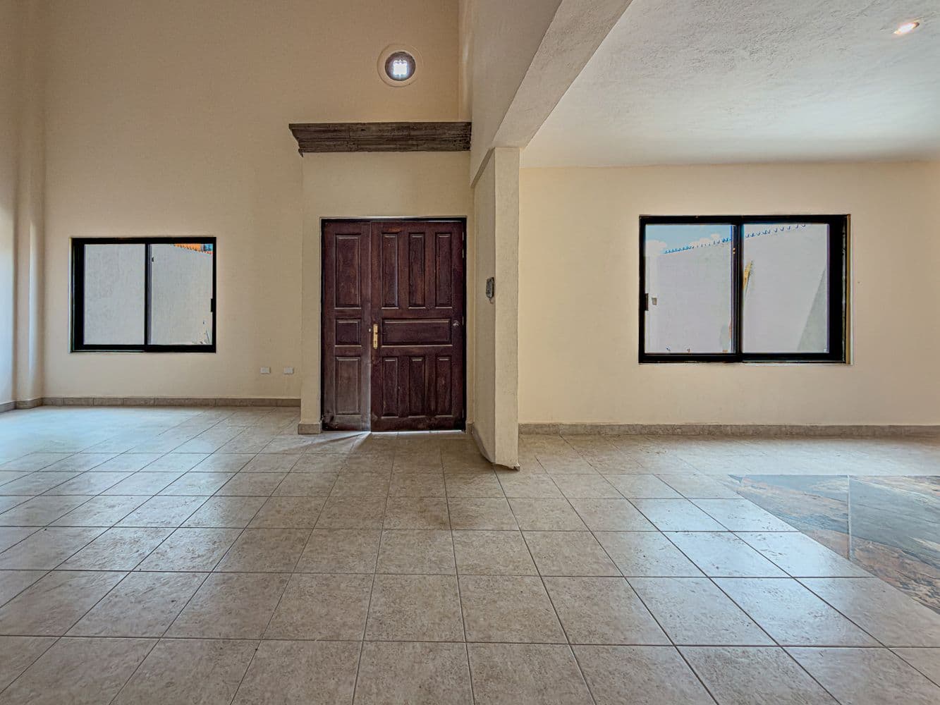Casa Paulina — Residencial Malanquin la Mesa, San Miguel de Allende — photo 12 — spacious, light-filled open living area