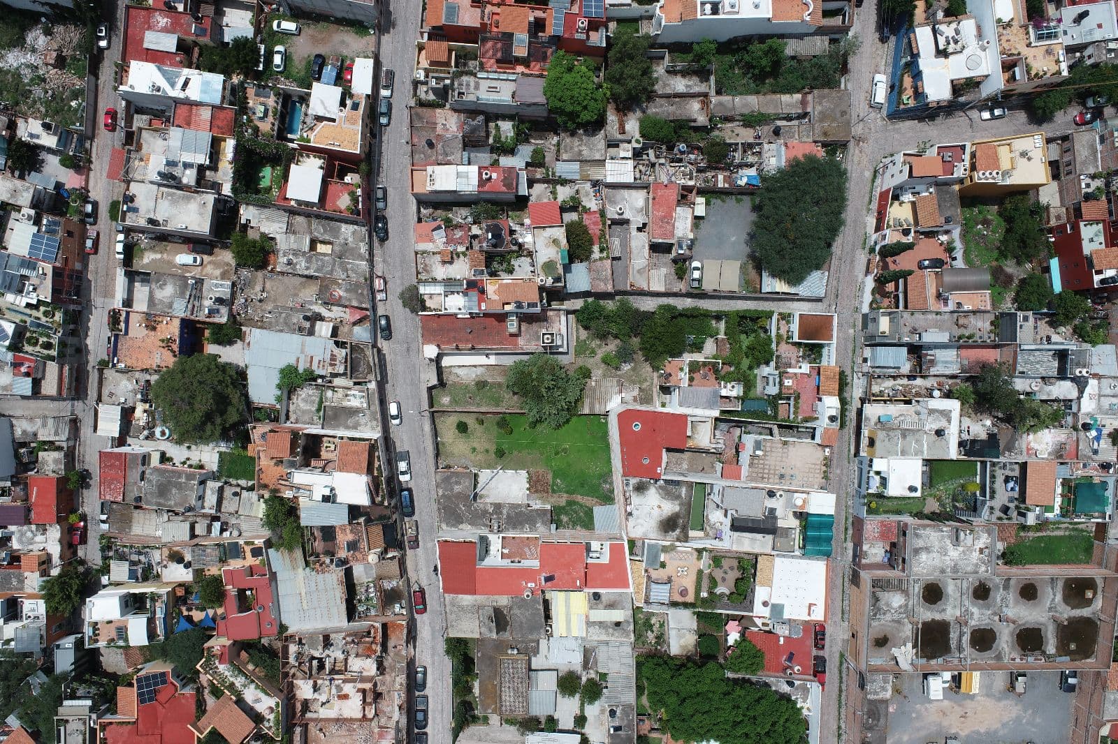 Casa Orizaba 82 — San Antonio, San Miguel de Allende — photo 7 — vibrant neighborhood aerial, charming colonial rooftops