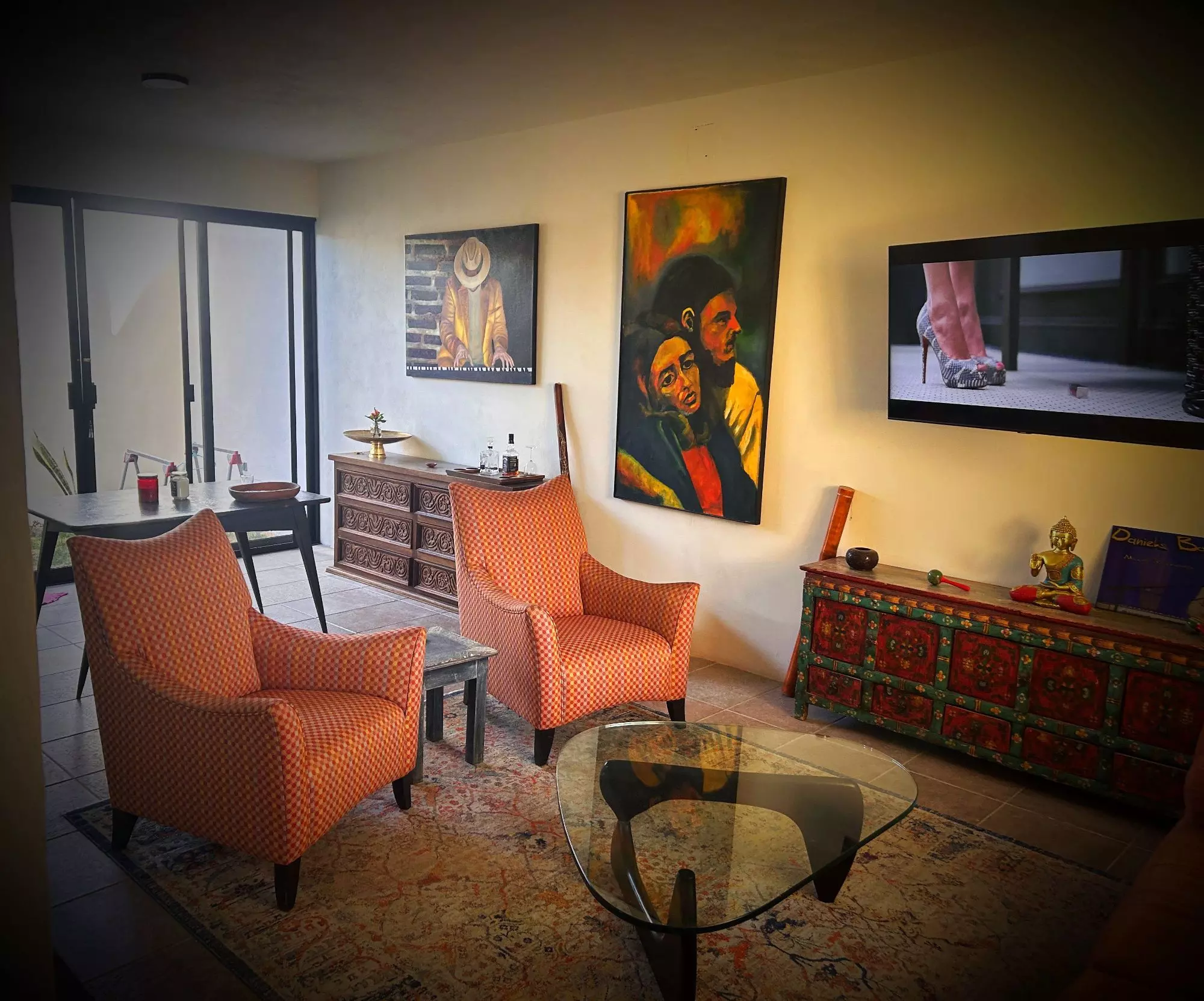 House of Art — San Rafael, San Miguel de Allende — photo 3 — curated gallery living, golden-lit elegance