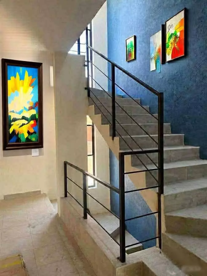 House of Art — San Rafael, San Miguel de Allende — photo 5 — contemporary stairwell with artistic gallery ambiance