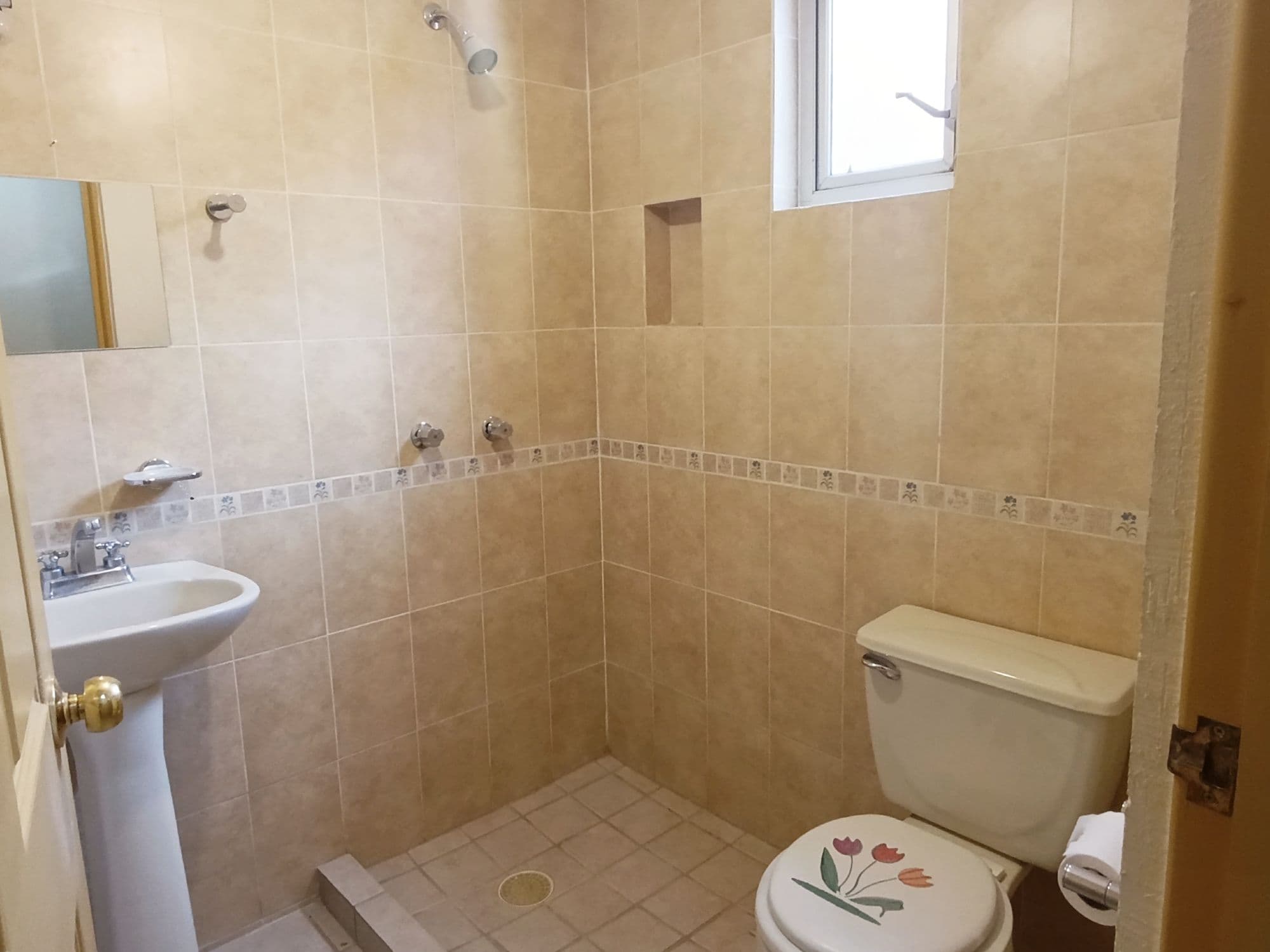 Casa Sauz — Las Brisas, San Miguel de Allende — photo 11 — charming traditional bathroom with authentic details