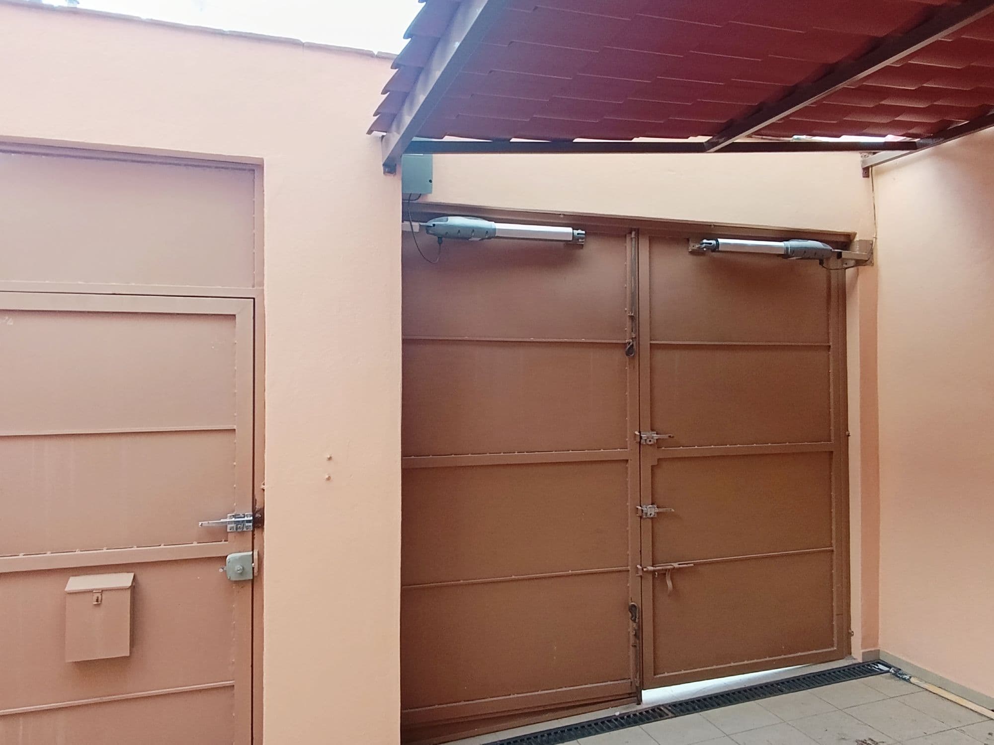 Casa Sauz — Las Brisas, San Miguel de Allende — photo 3 — spacious covered garage with authentic character