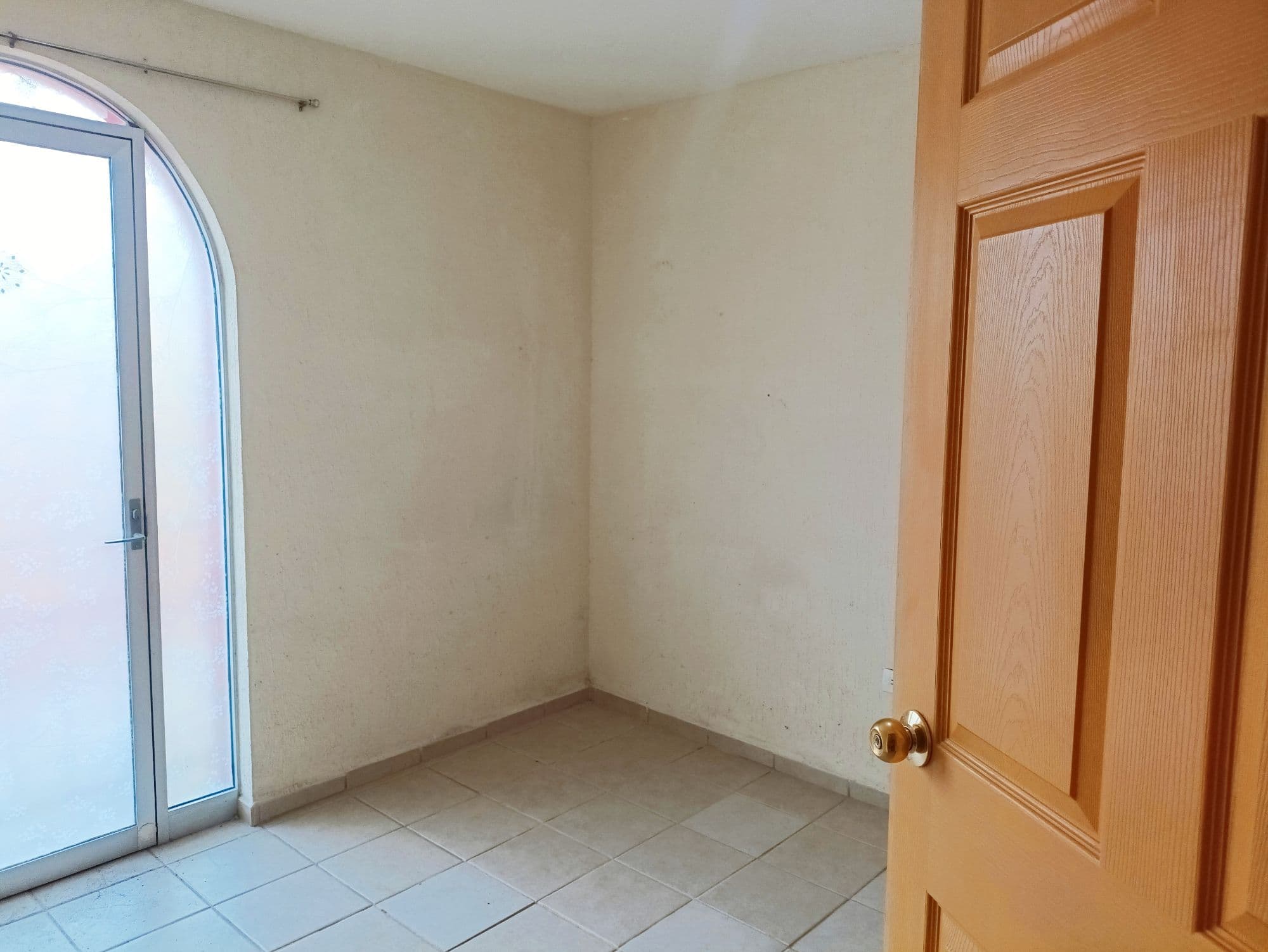 Casa Sauz — Las Brisas, San Miguel de Allende — photo 7 — bright, sun-filled room awaiting your vision