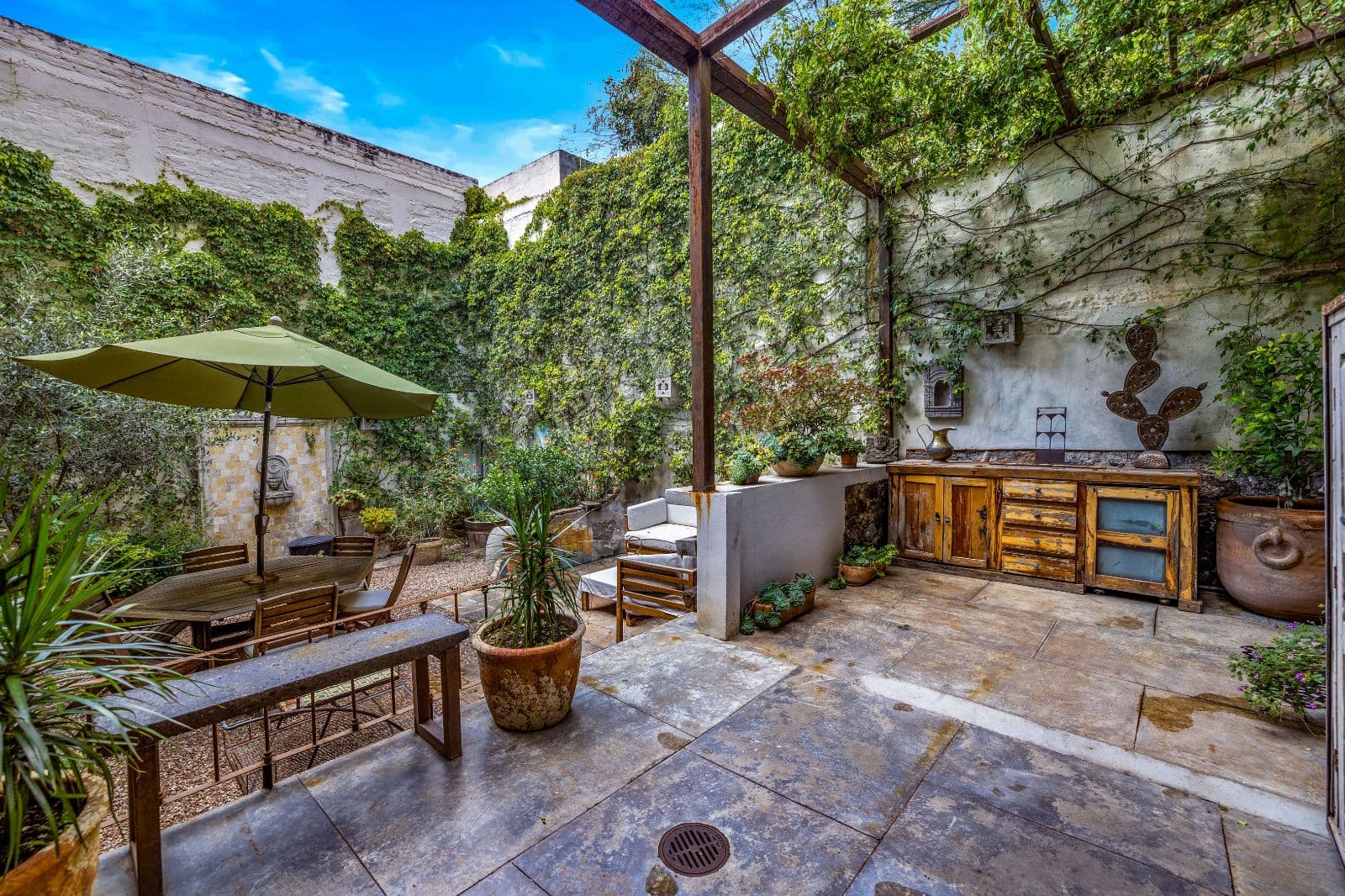 Casa Entresueño — Centro, San Miguel de Allende — photo 15 — enchanting ivy-draped courtyard oasis