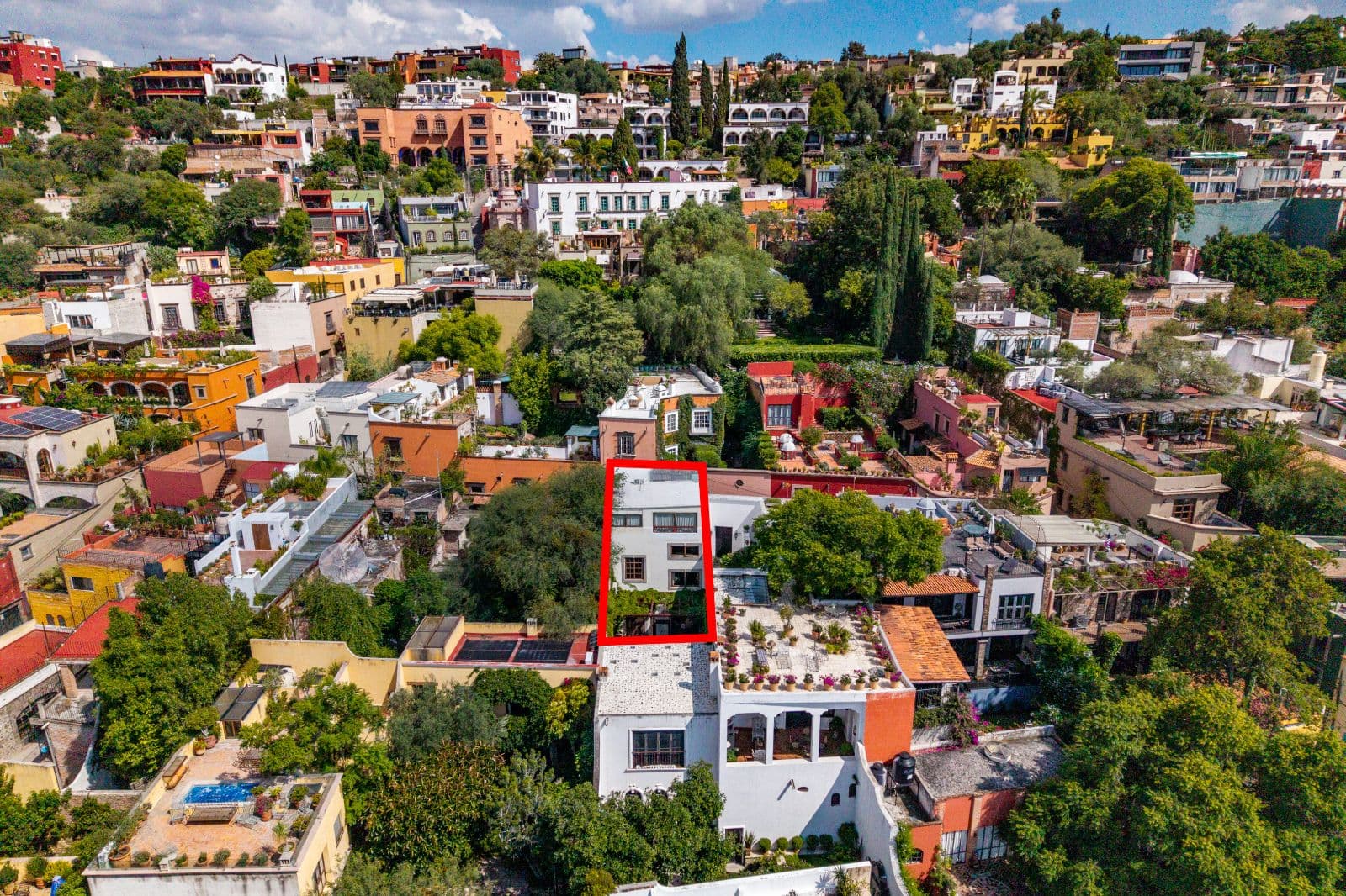 Casa Entresueño — Centro, San Miguel de Allende — photo 25 — contemporary home, vibrant hillside location