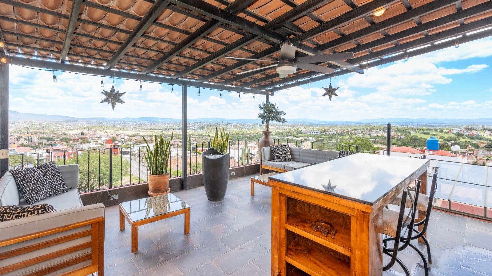 Casa de Tomas — La Lomita, San Miguel de Allende — photo 20 — panoramic views, elegant rooftop entertaining
