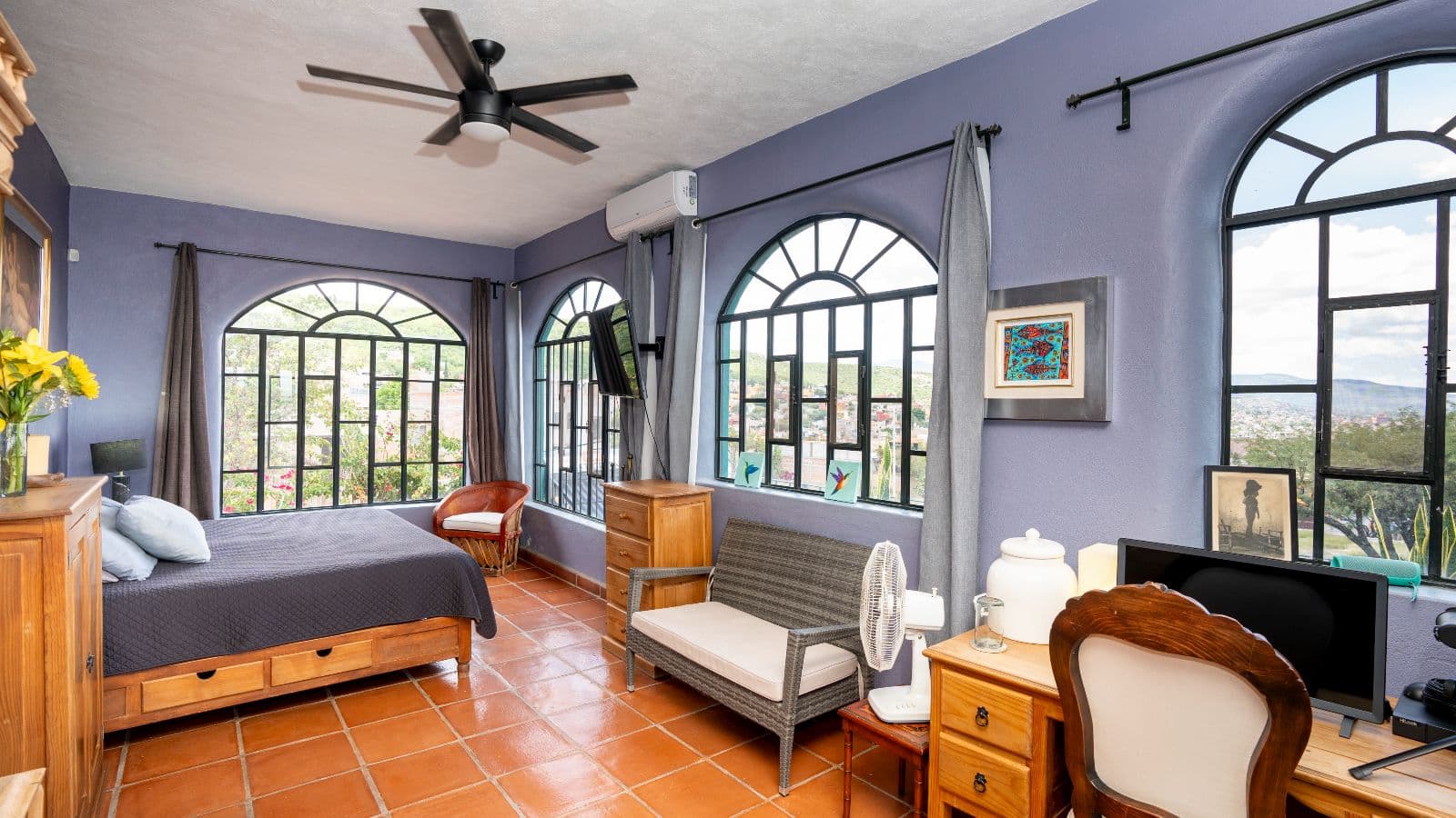 Casa de Tomas — La Lomita, San Miguel de Allende — photo 13 — luminous bedroom, panoramic valley views