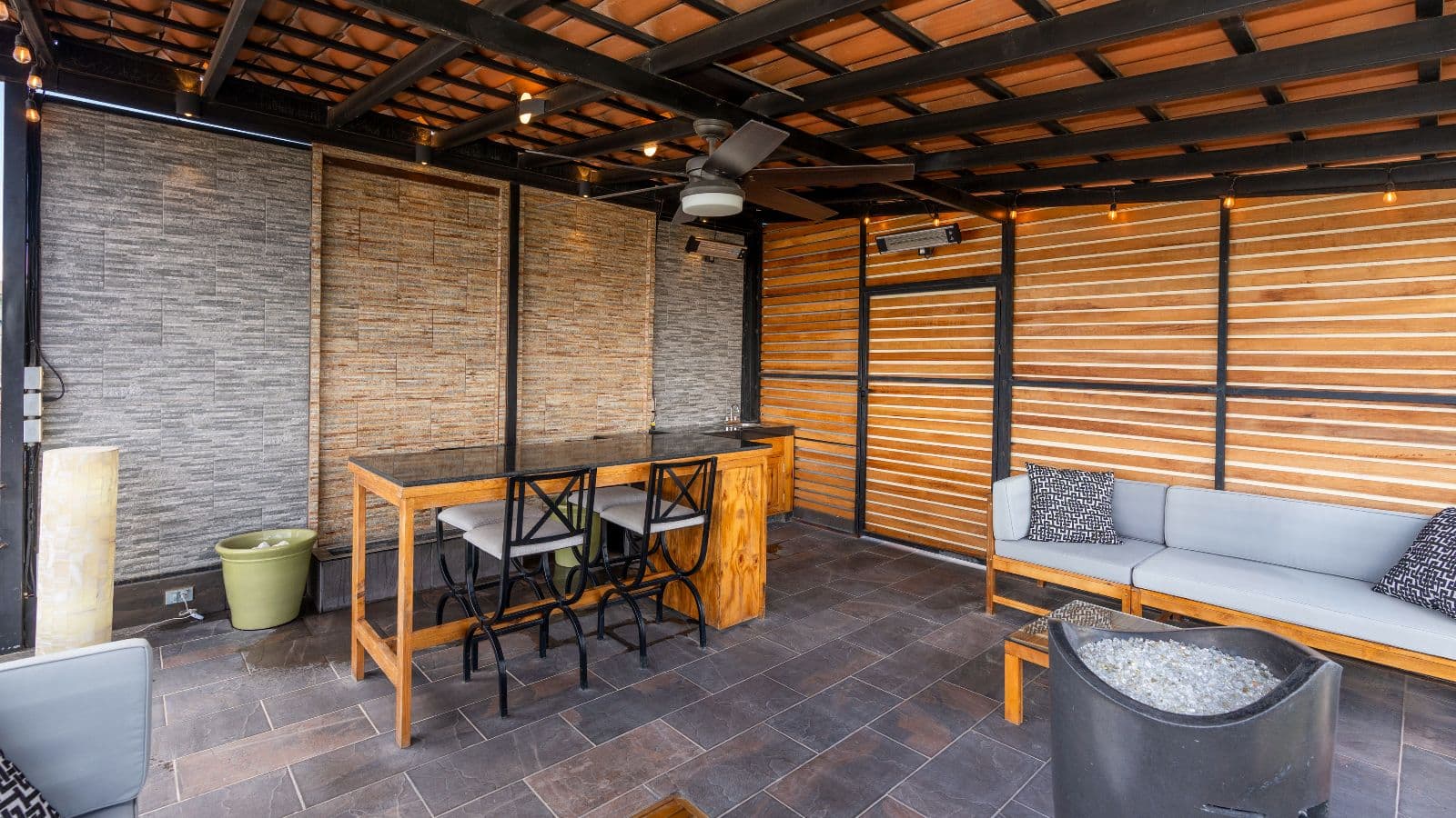 Casa de Tomas — La Lomita, San Miguel de Allende — photo 22 — sophisticated covered terrace, ambient warmth