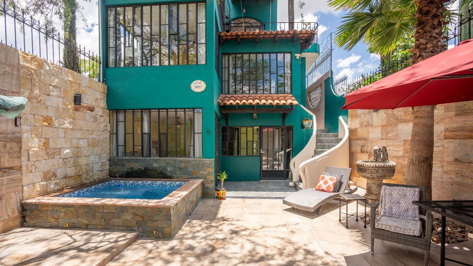 Casa de Tomas — La Lomita, San Miguel de Allende — photo 2 — turquoise colonial oasis with sparkling pool
