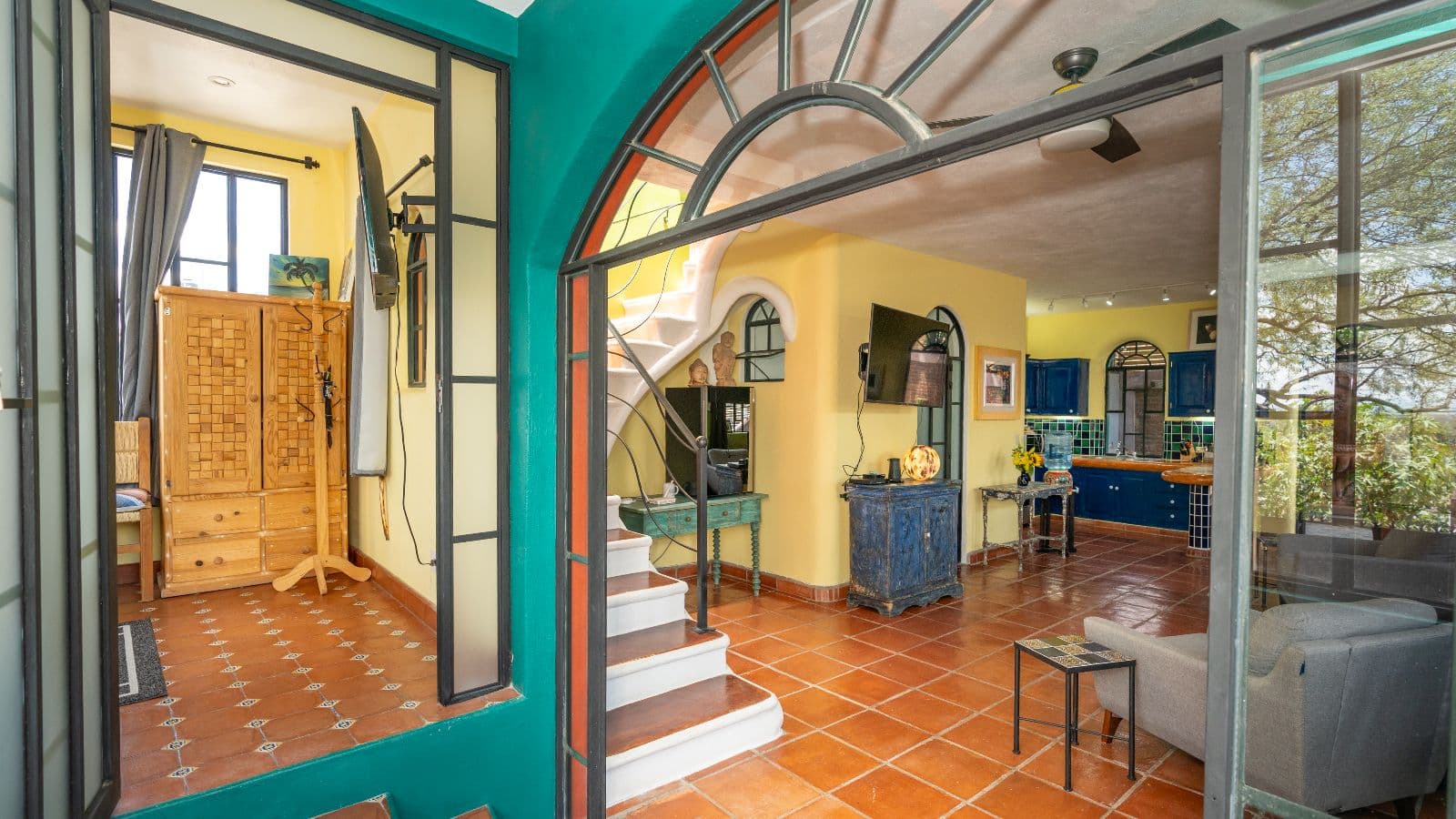 Casa de Tomas — La Lomita, San Miguel de Allende — photo 4 — vibrant colonial spaces, abundant natural light