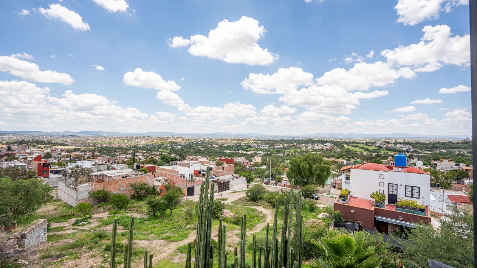 Casa de Tomas — La Lomita, San Miguel de Allende — photo 24 — panoramic valley views, sun-drenched horizons