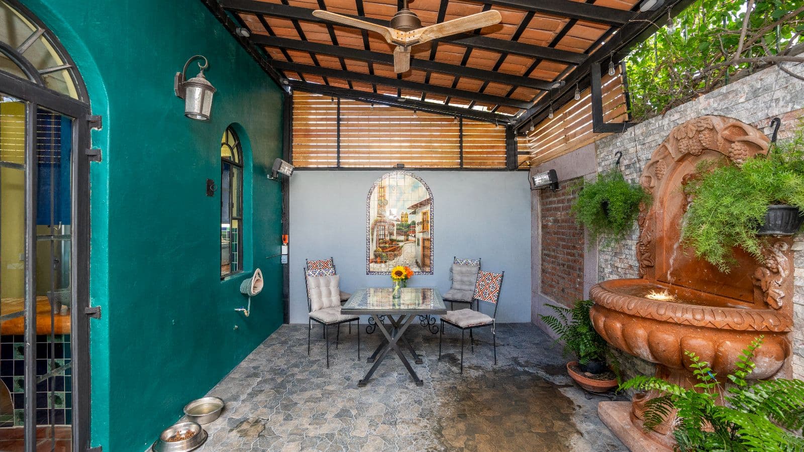 Casa de Tomas — La Lomita, San Miguel de Allende — photo 9 — vibrant courtyard, timeless mexican charm