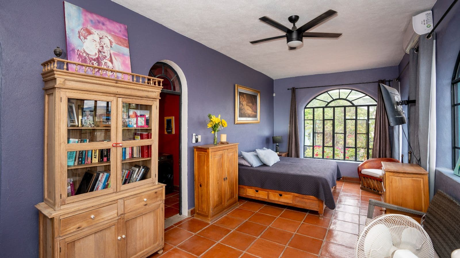 Casa de Tomas — La Lomita, San Miguel de Allende — photo 14 — vibrant master suite, architectural charm abundant