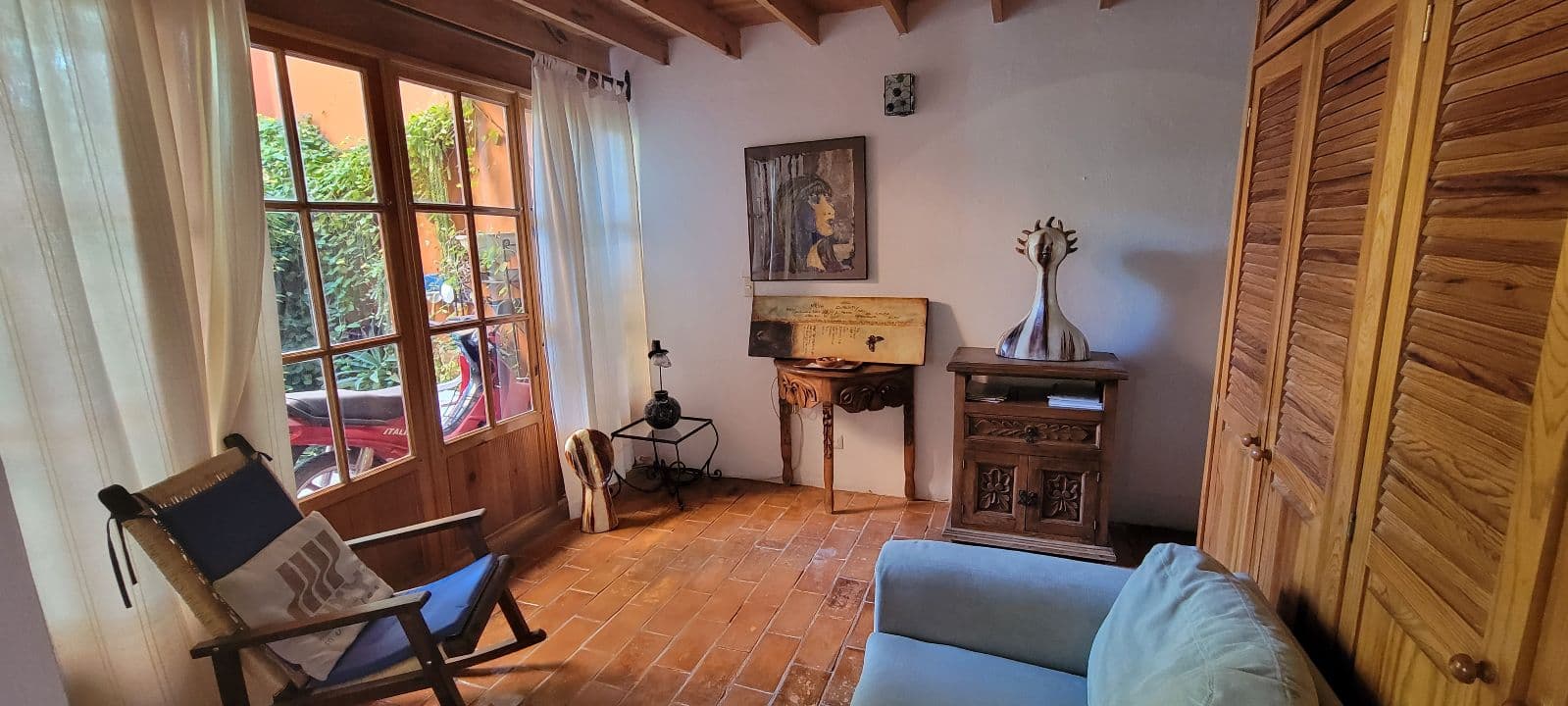 Casa Tucevich — El Obraje, San Miguel de Allende — photo 4 — sun-drenched colonial living space