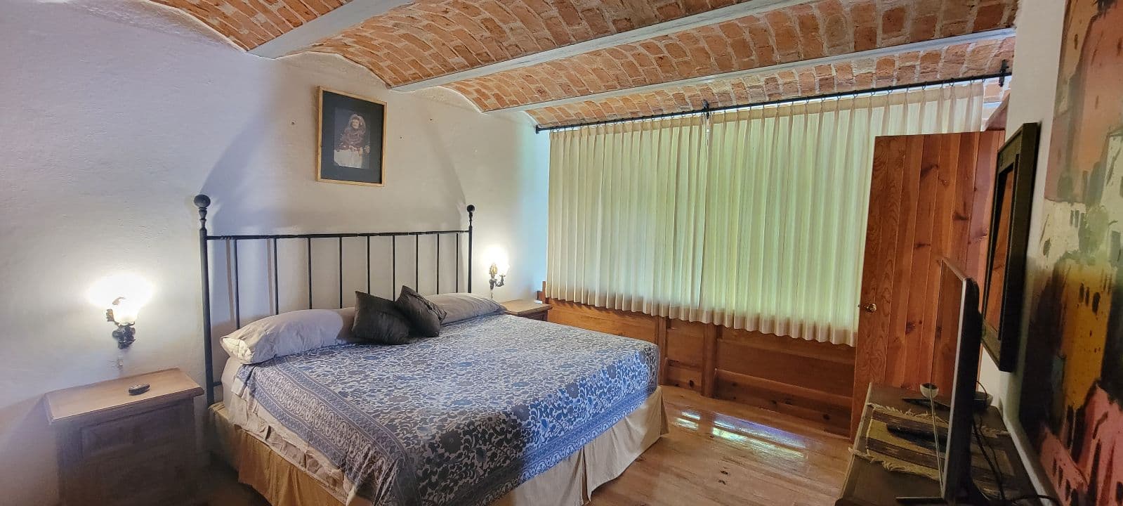 Casa Tucevich — El Obraje, San Miguel de Allende — photo 20 — rustic-chic bedroom with exposed beams