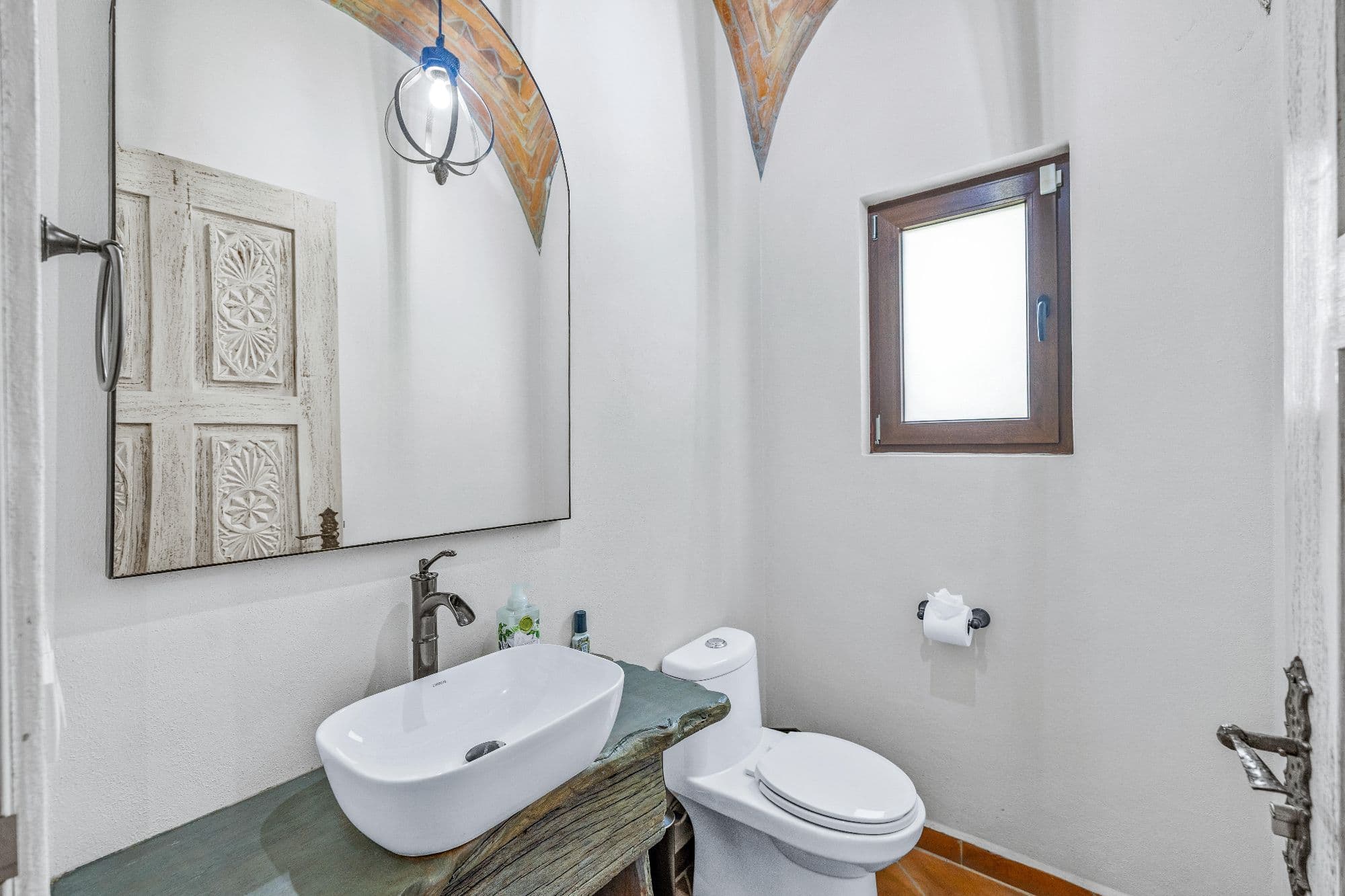 Casa de Gracias — Centro, San Miguel de Allende — photo 5 — artisan bathroom with sculptural finishes